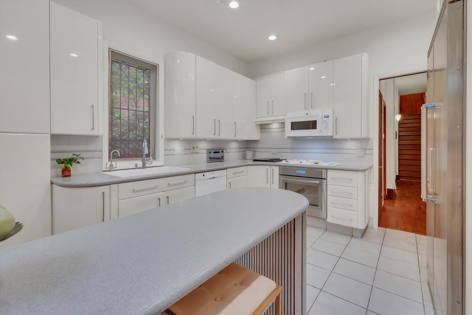 1034 N La Salle Drive