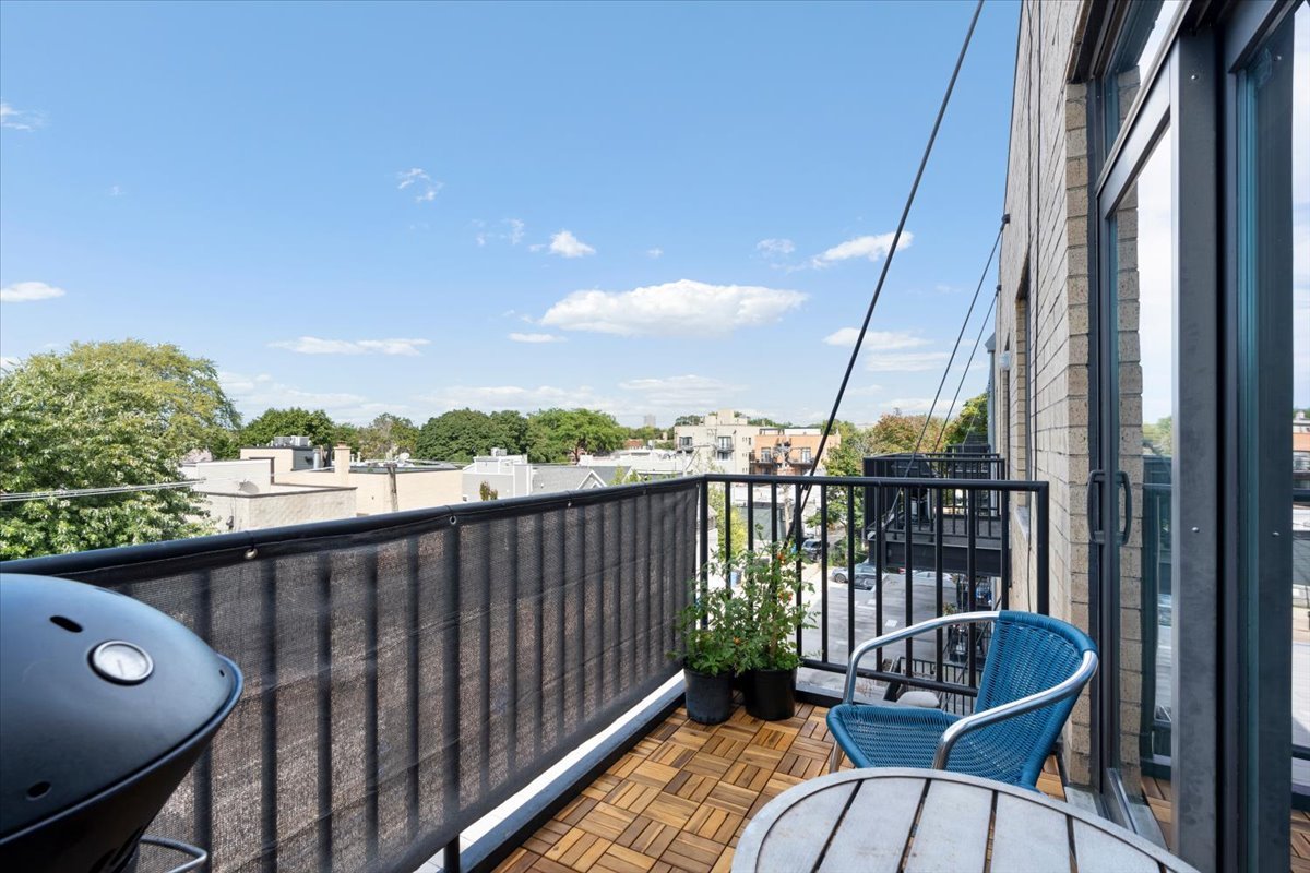2040 W Belmont Avenue Unit: 405