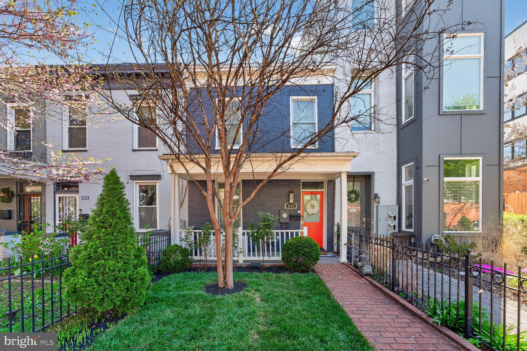 803 9TH STREET NE