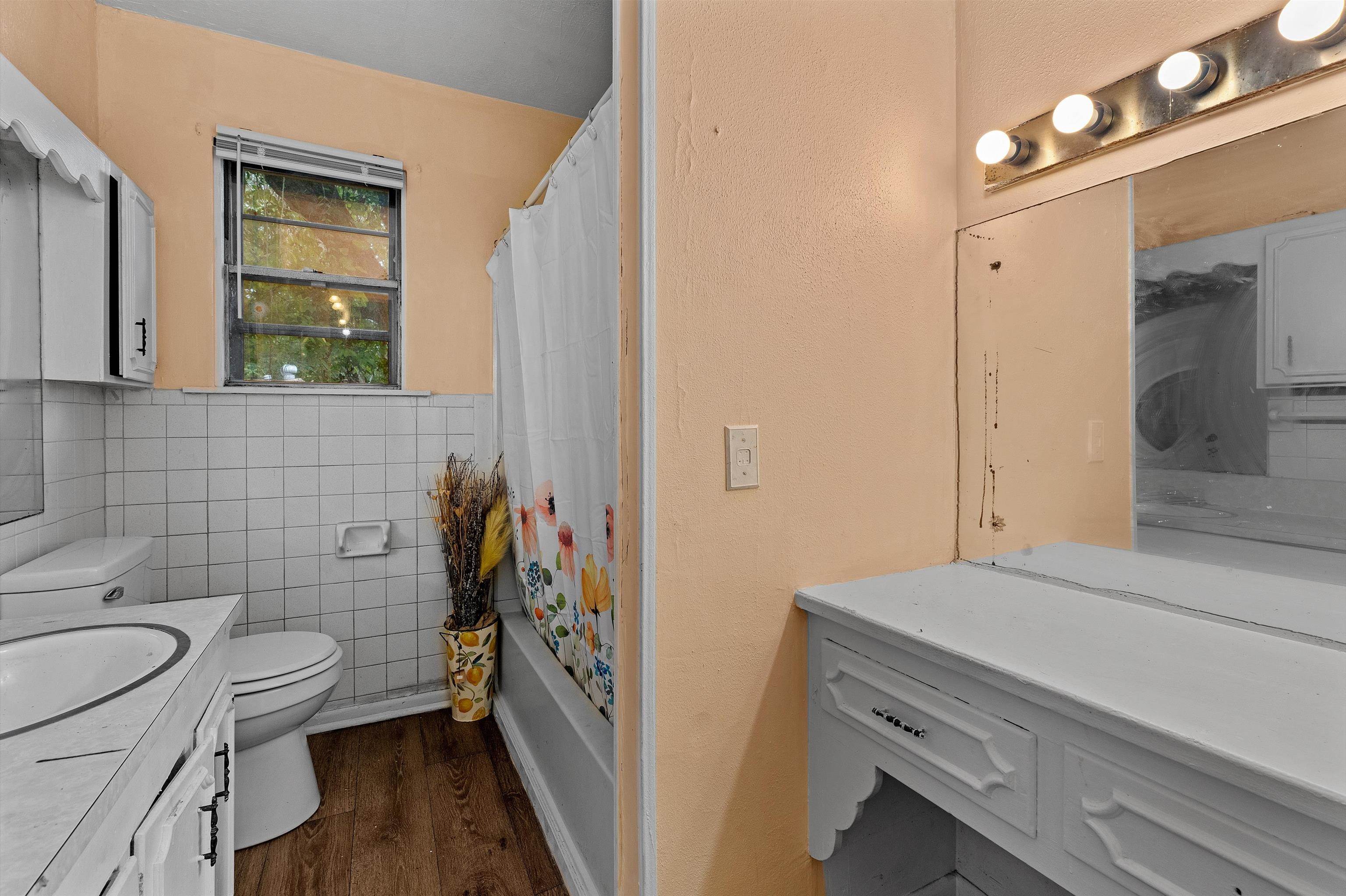 304 E Woodland Rd
