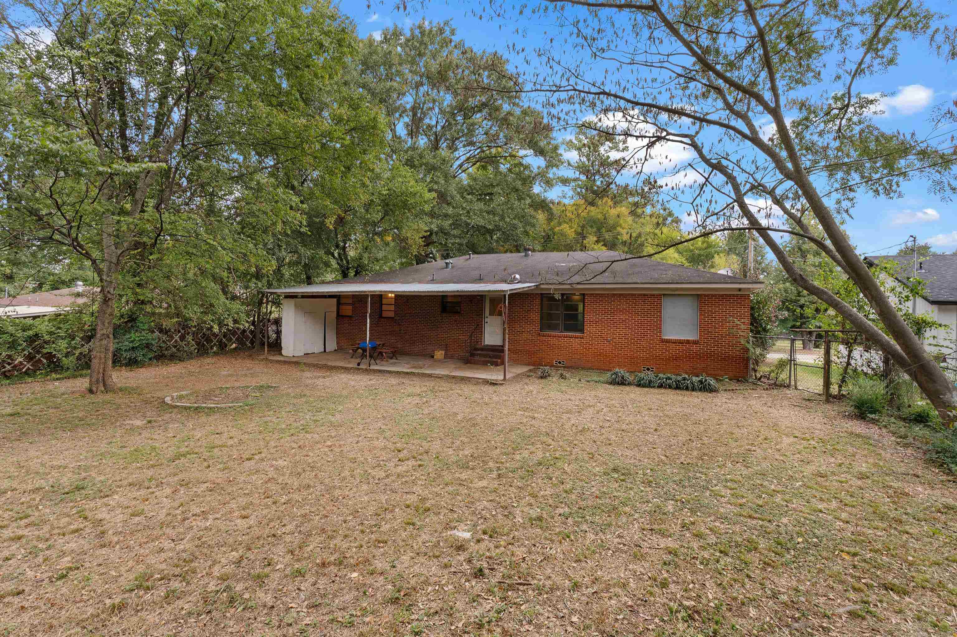 304 E Woodland Rd