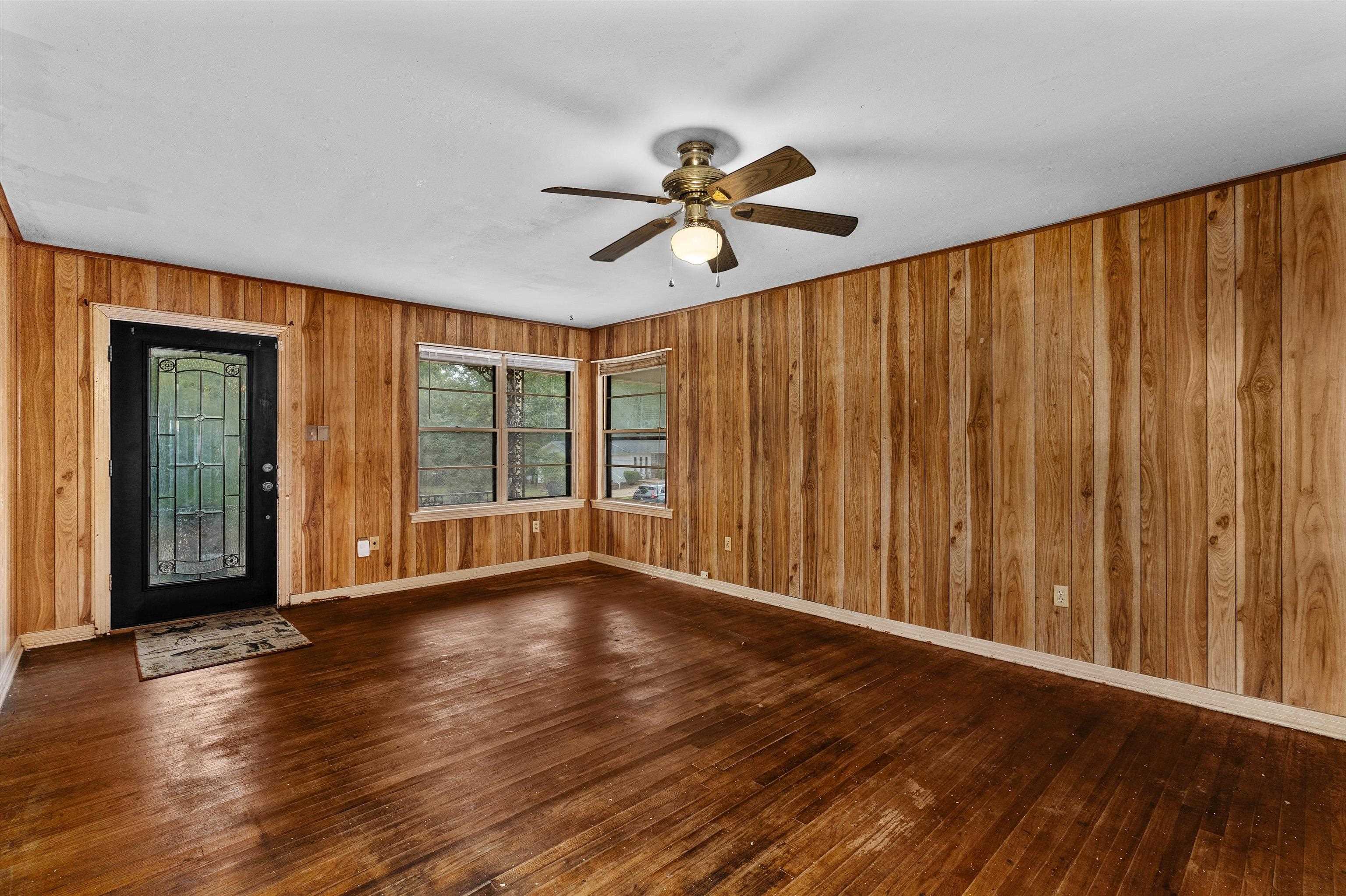304 E Woodland Rd