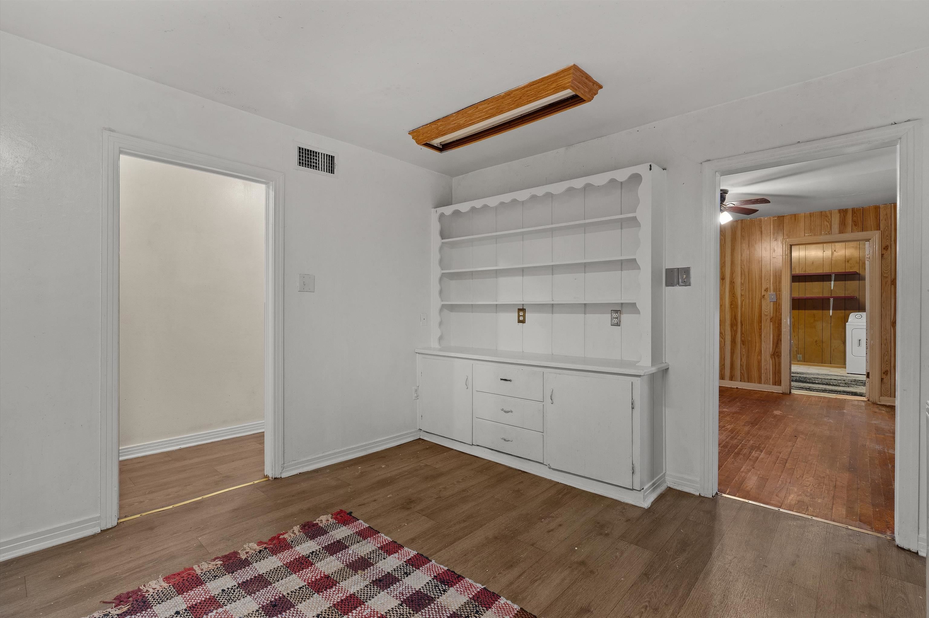 304 E Woodland Rd