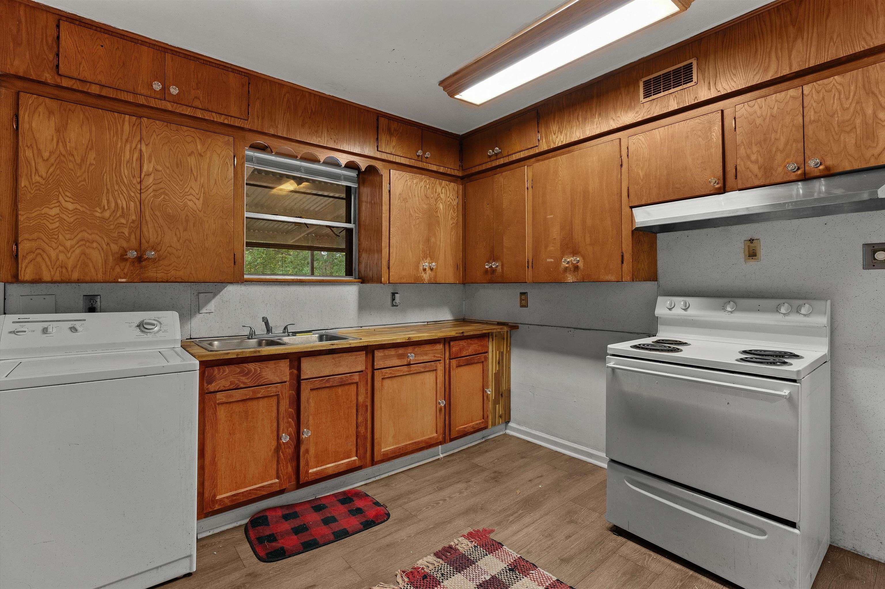 304 E Woodland Rd