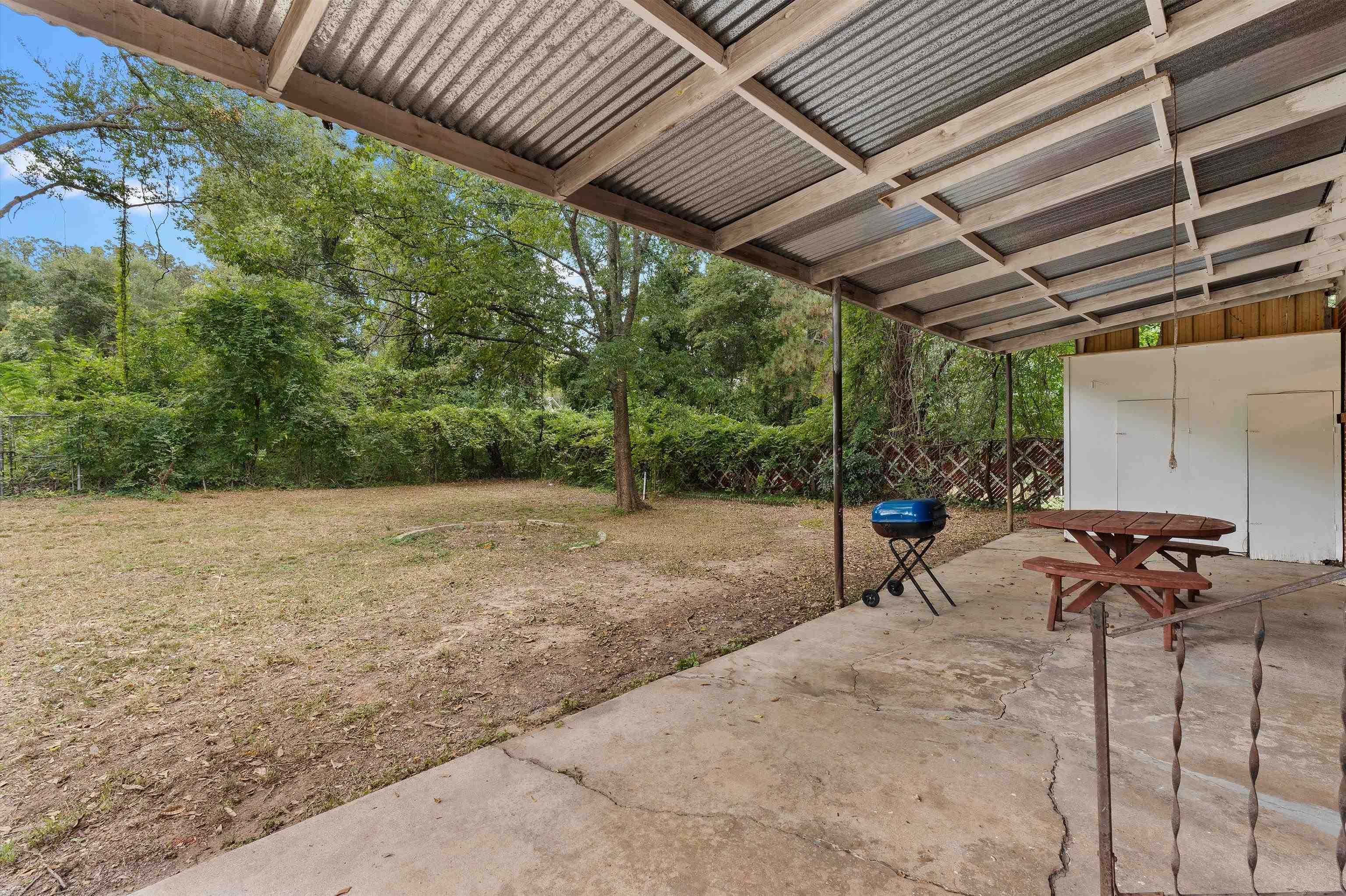 304 E Woodland Rd