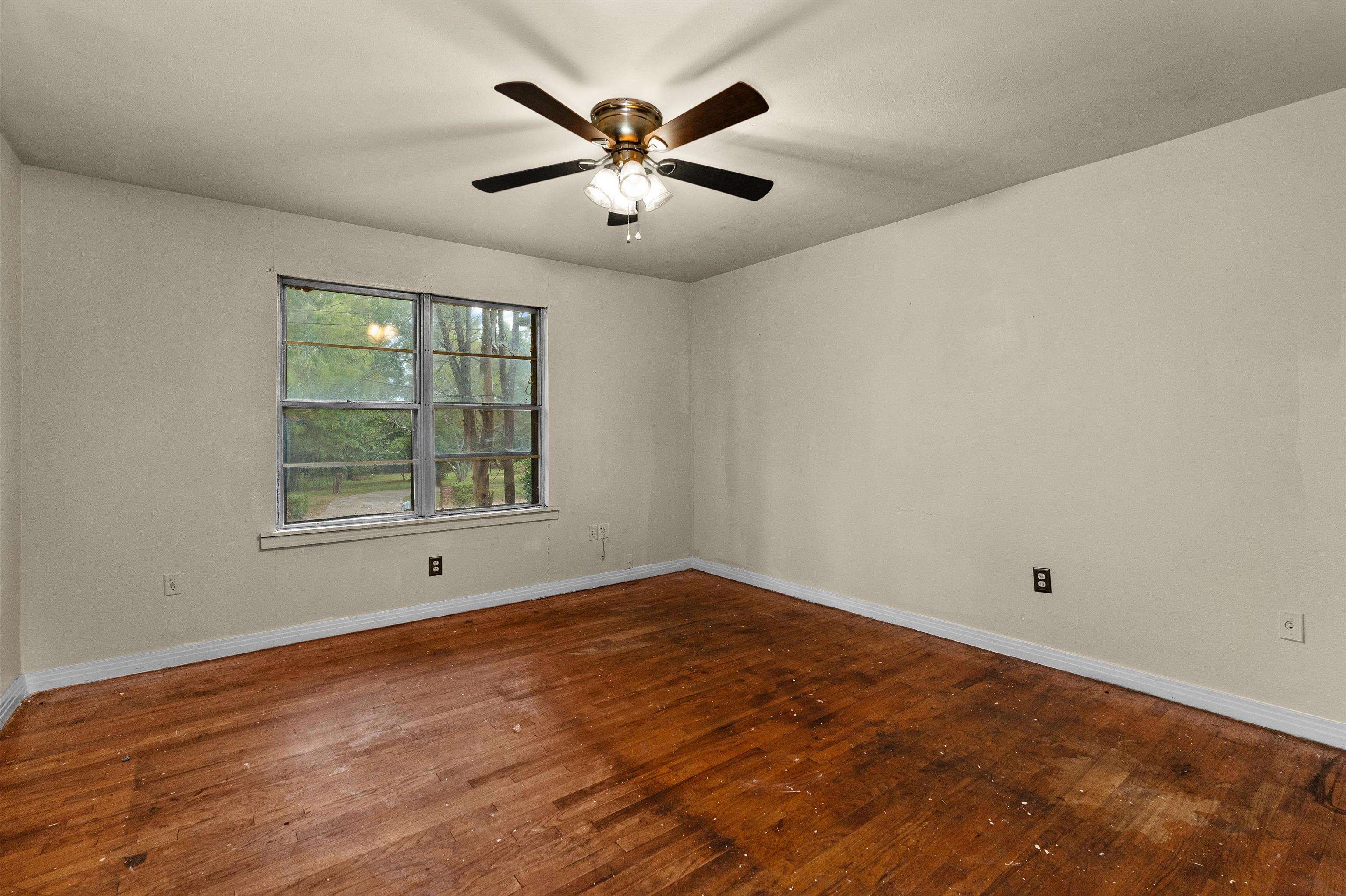 304 E Woodland Rd