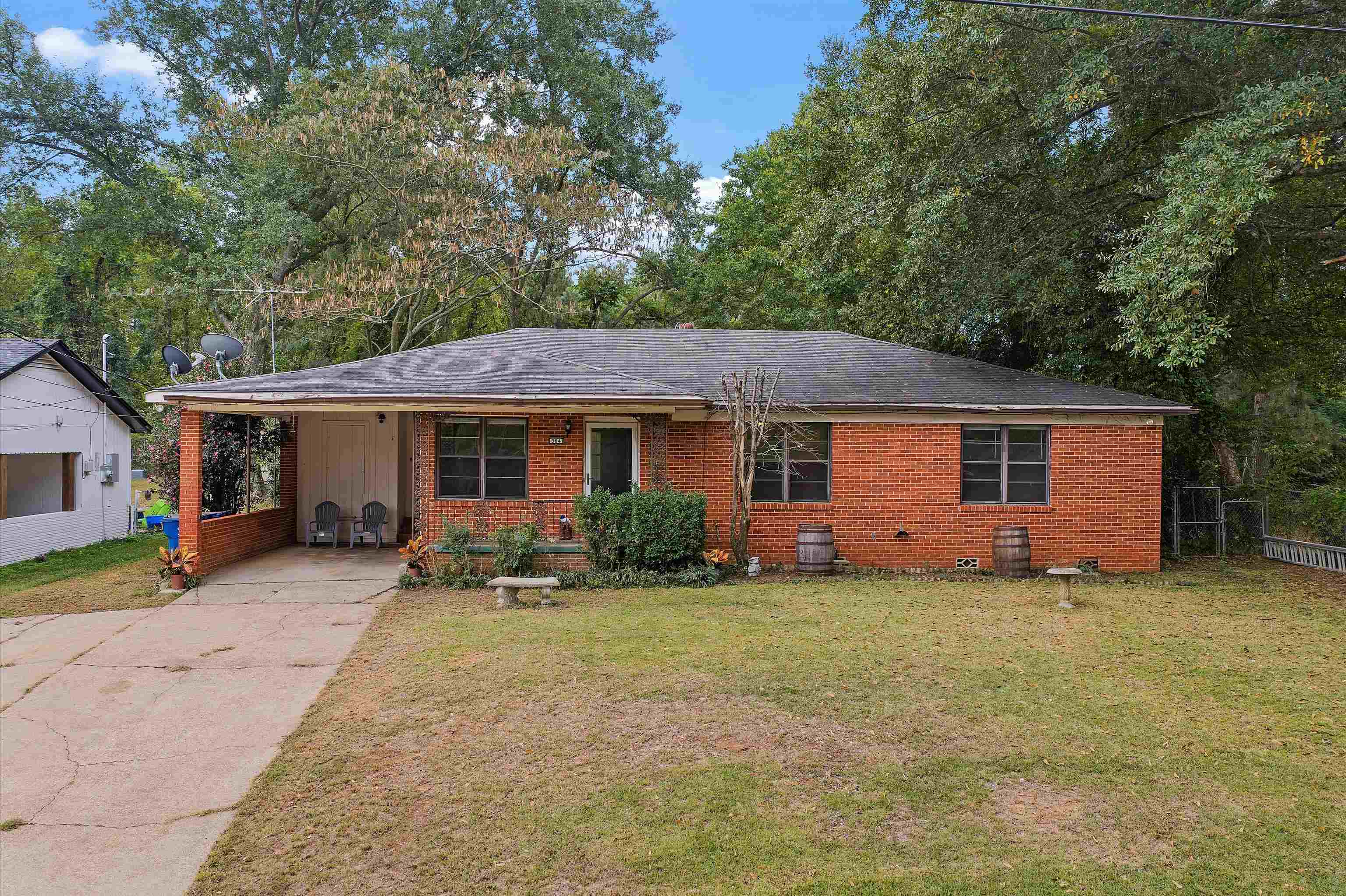 304 E Woodland Rd