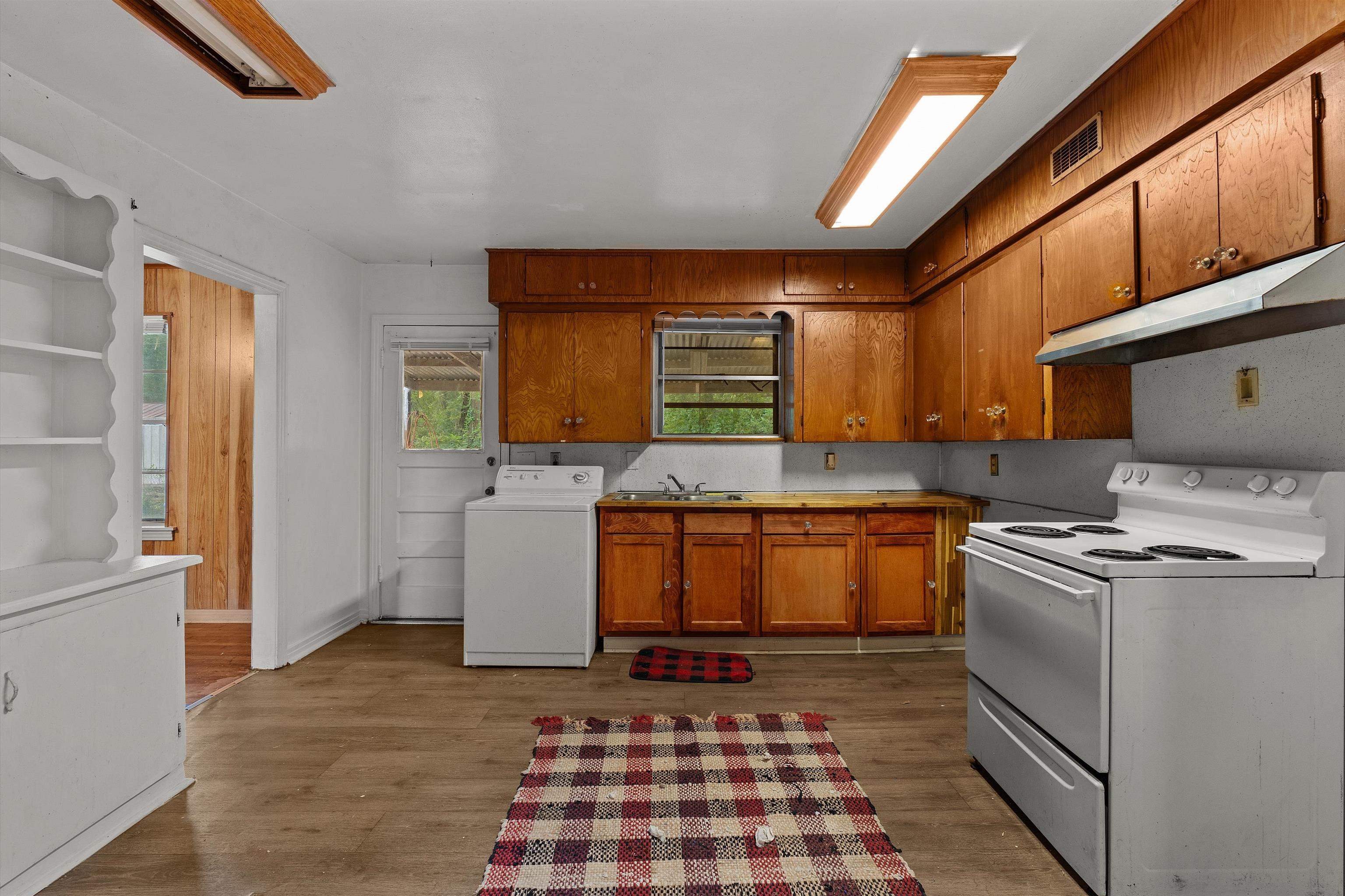 304 E Woodland Rd