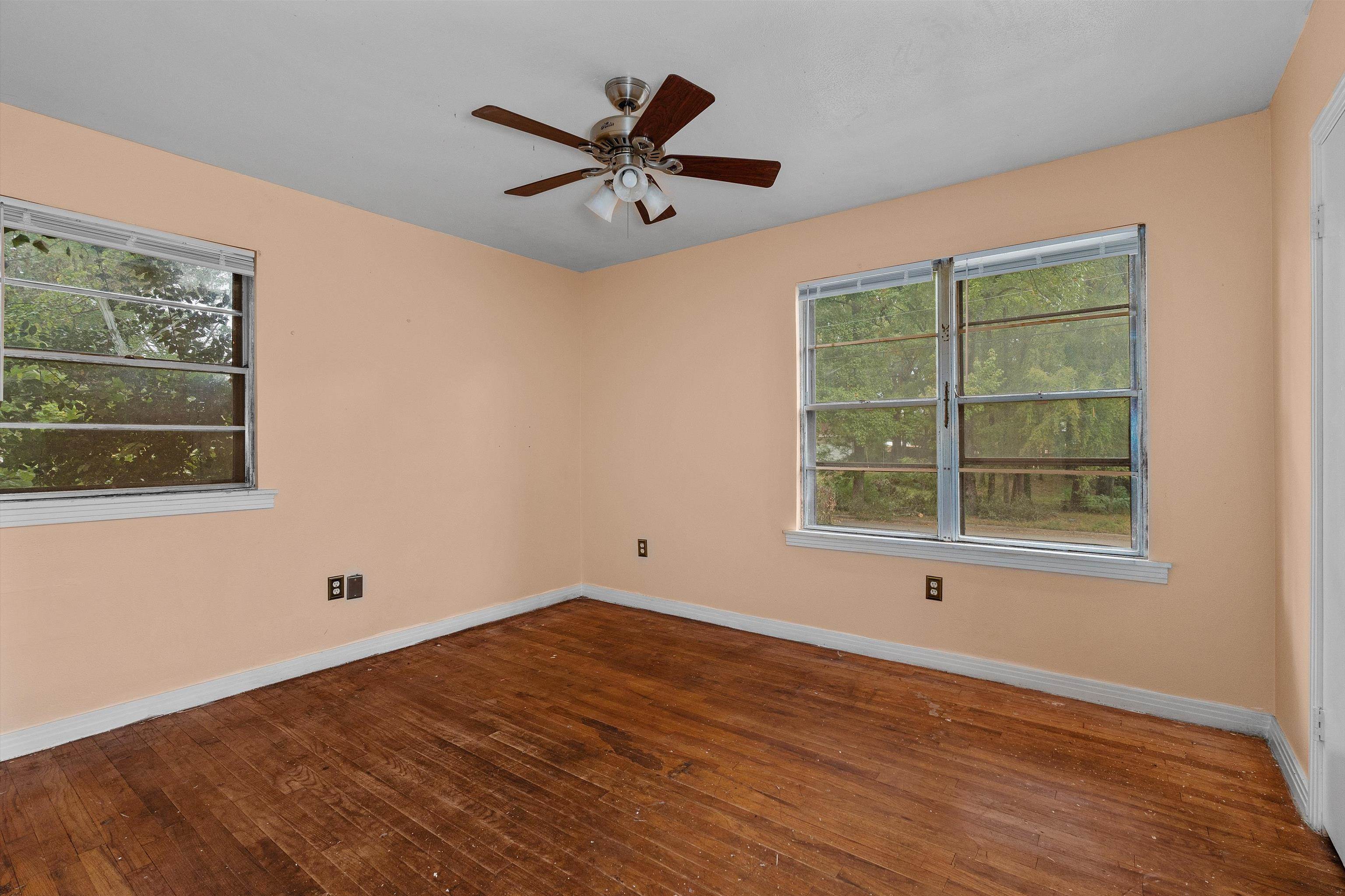 304 E Woodland Rd