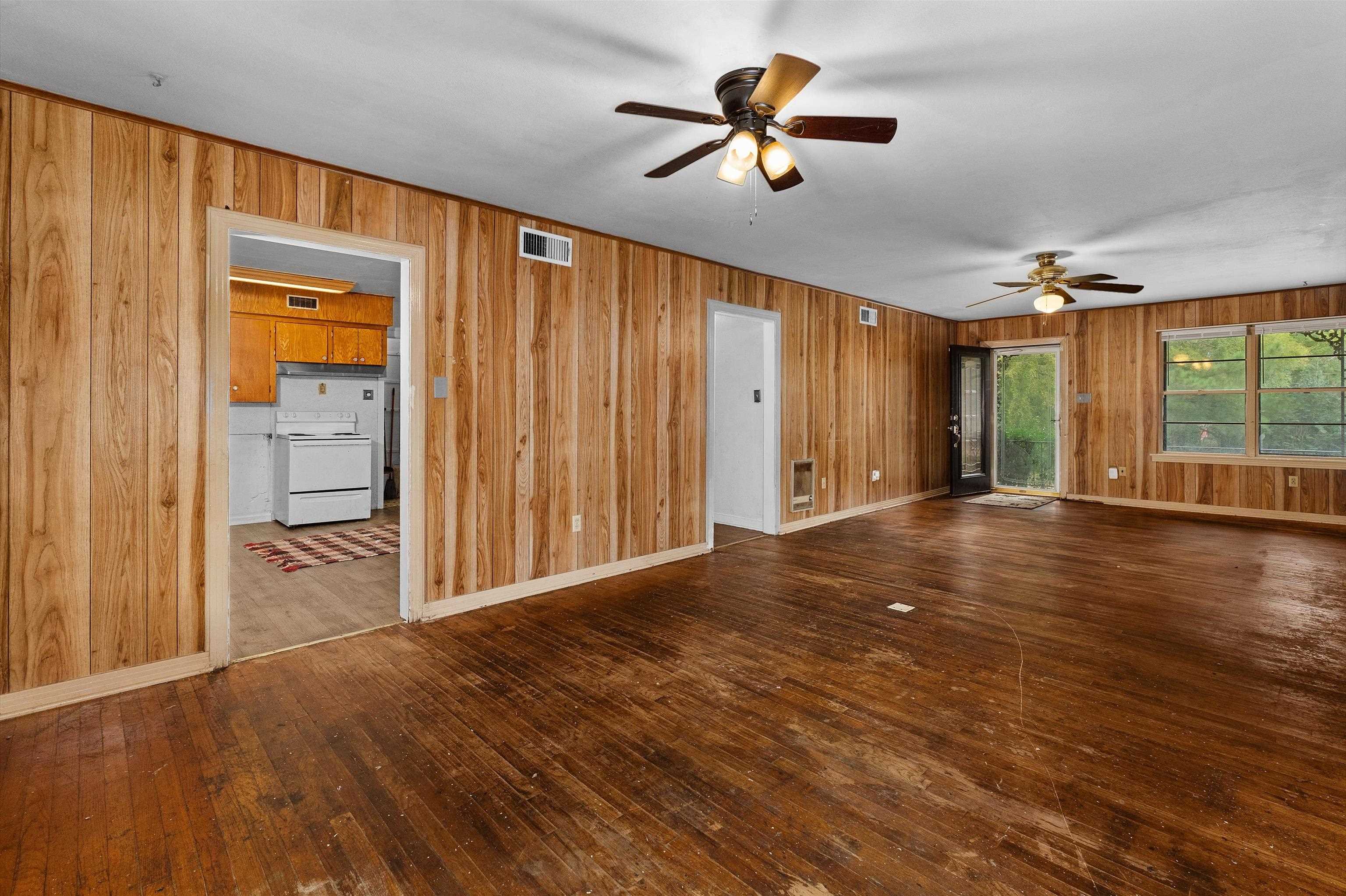 304 E Woodland Rd