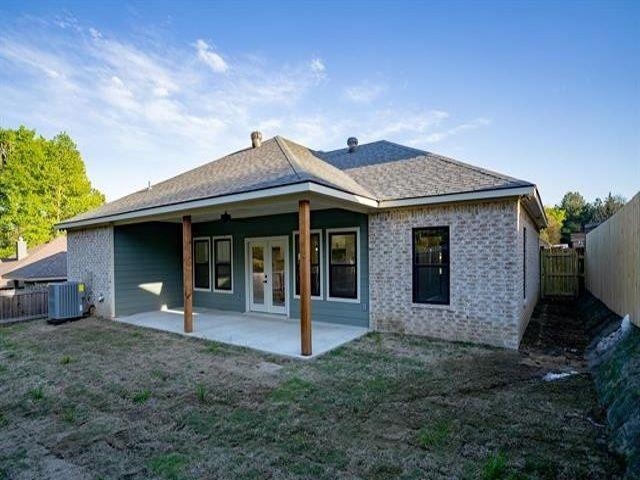 703 Bluebonnet Ln