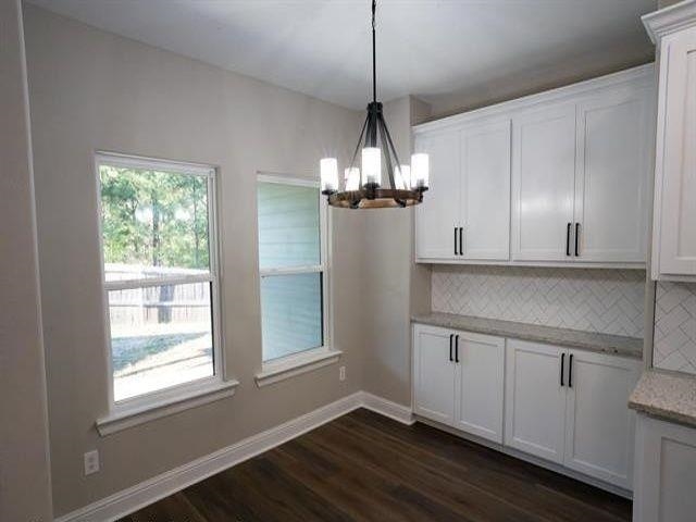 703 Bluebonnet Ln