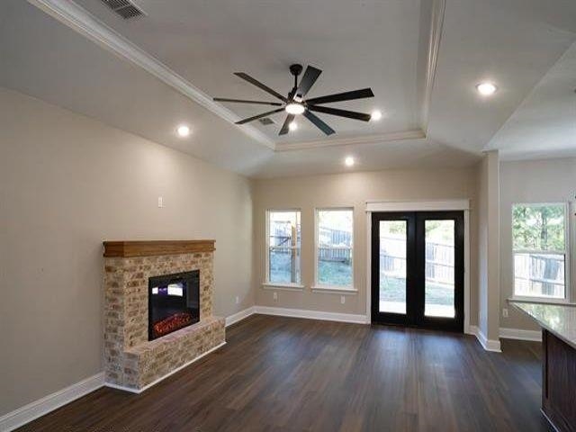 703 Bluebonnet Ln