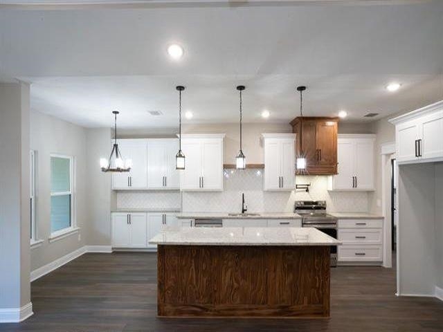 703 Bluebonnet Ln