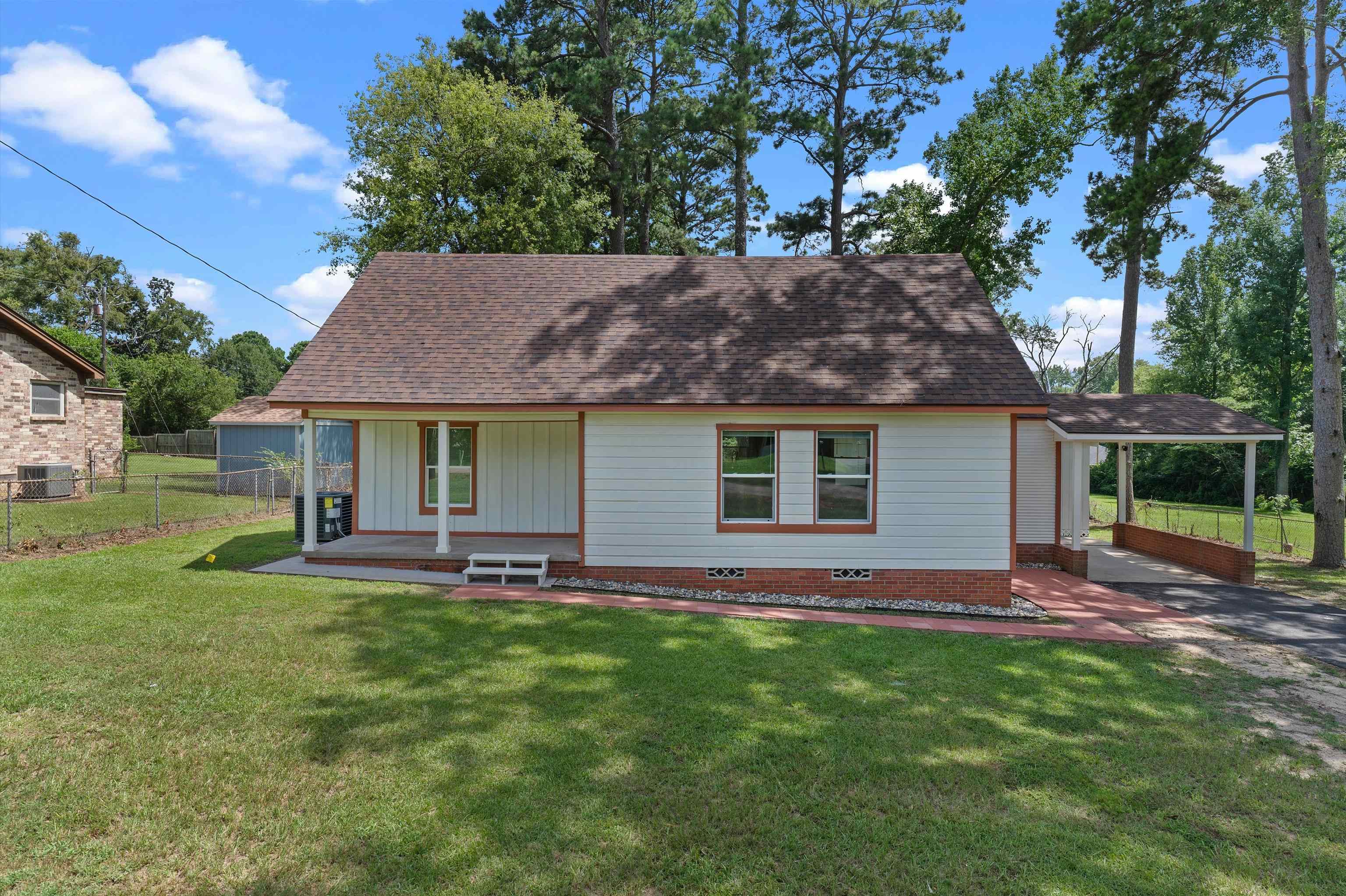 218 Benita Dr
