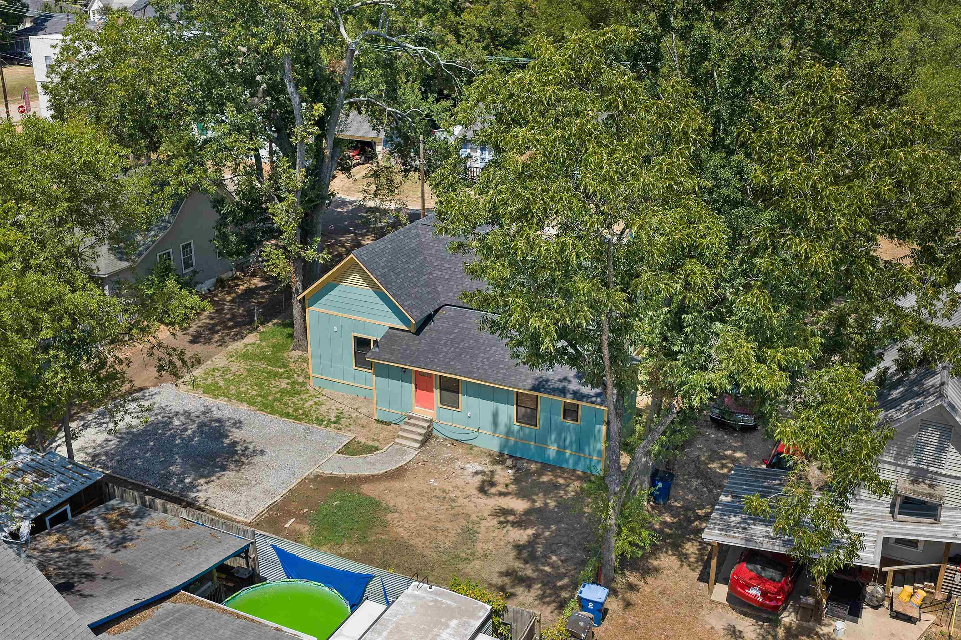 106 E Ave