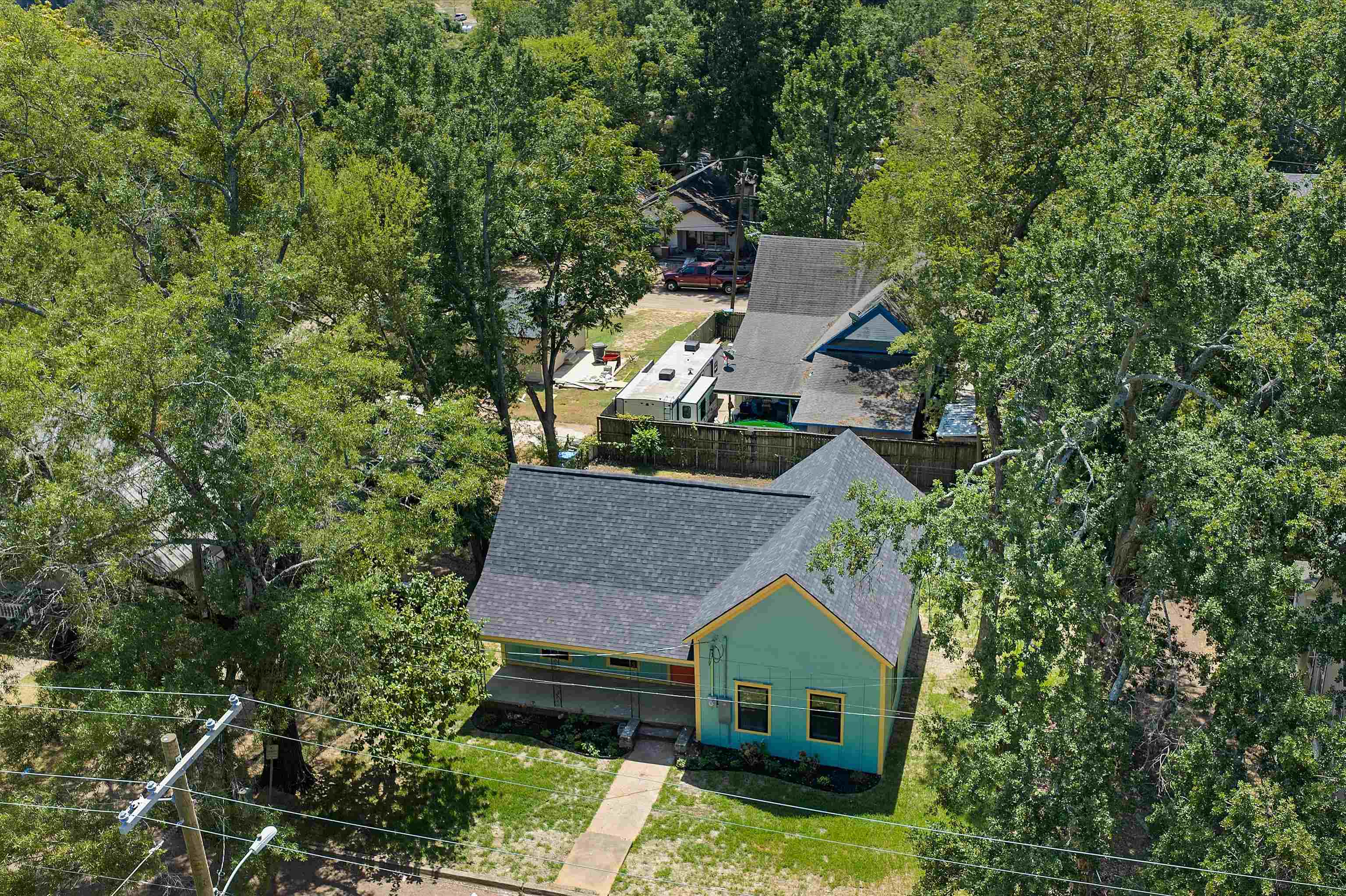 106 E Ave