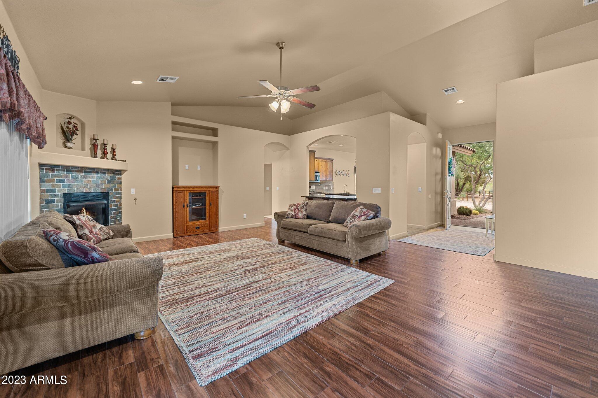 406 N Mariposa Drive