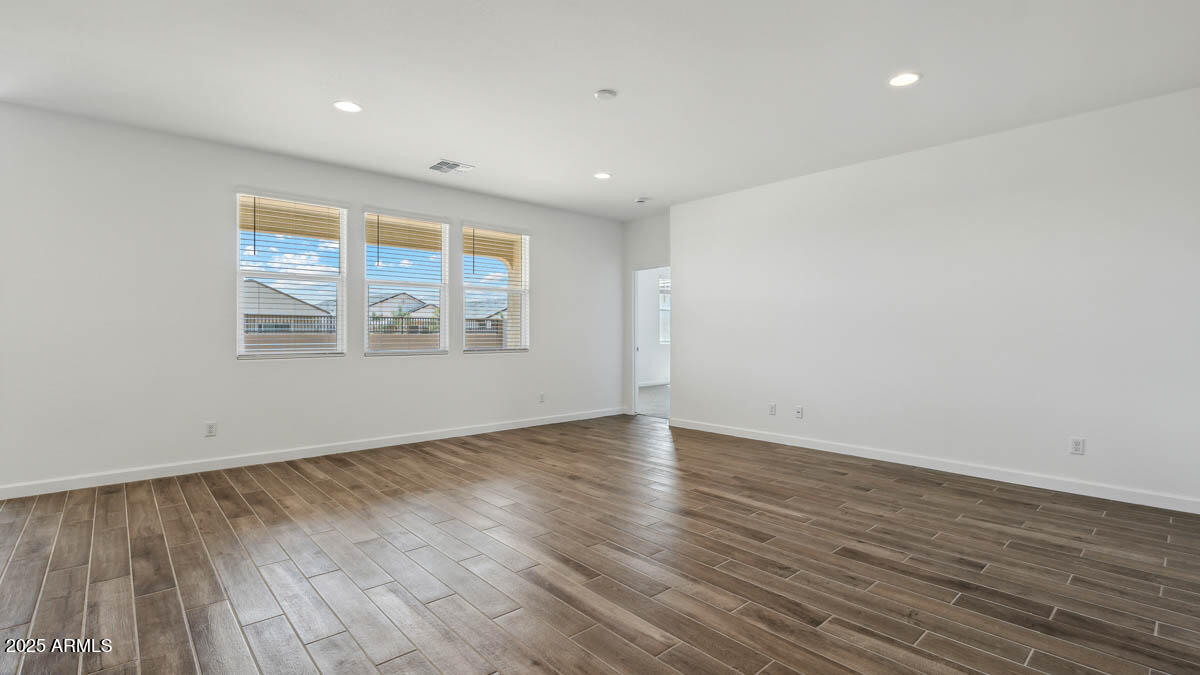 5693 E Axle Lane