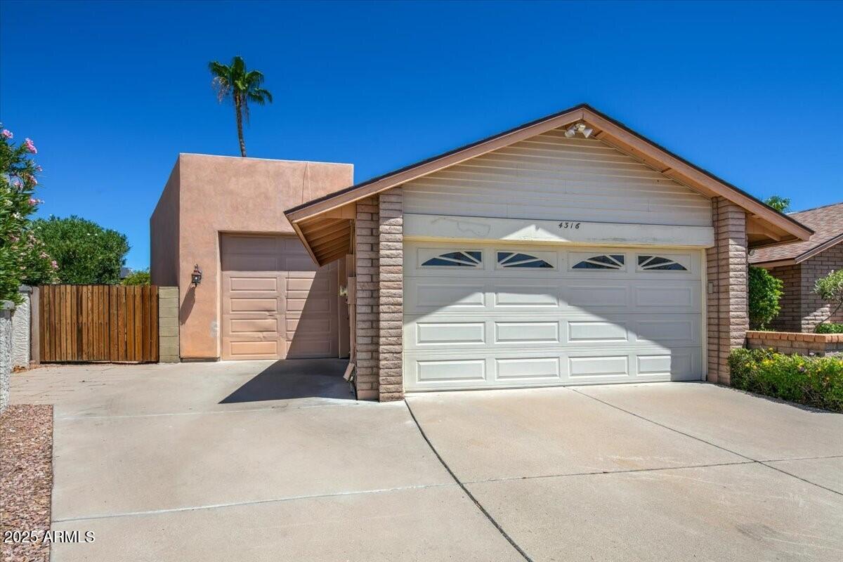 4316 E Ludlow Drive
