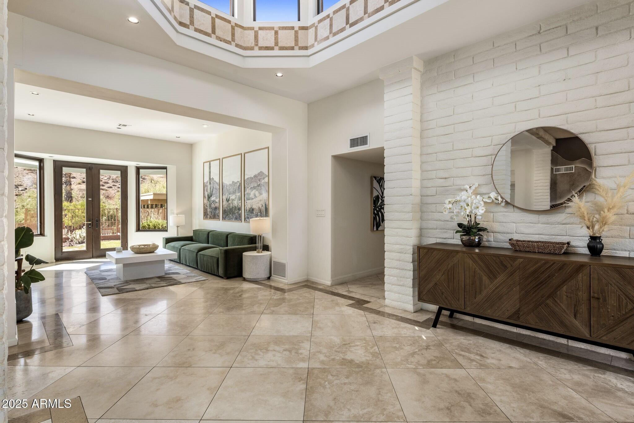4737 E Valley Vista Lane
