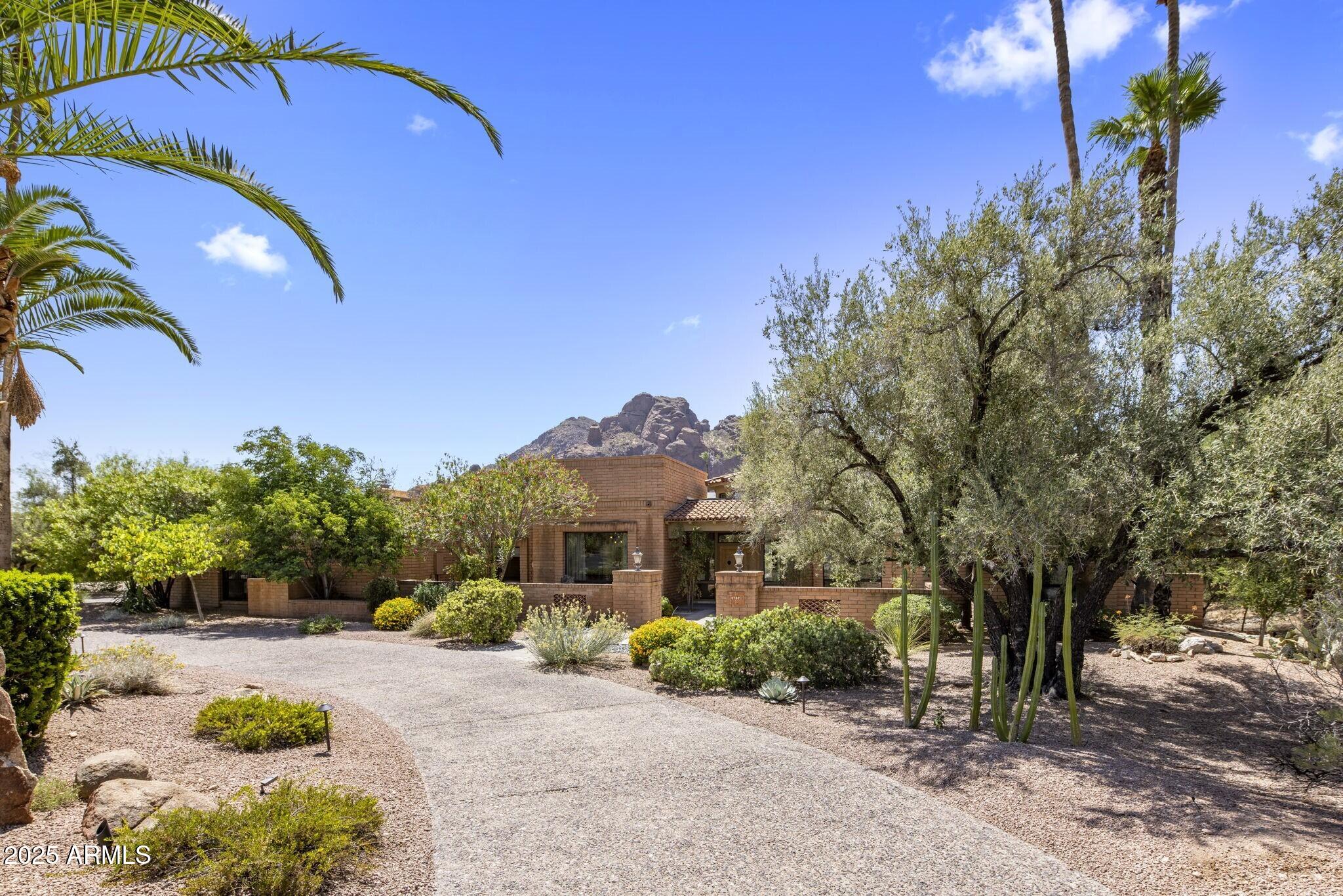 4737 E Valley Vista Lane