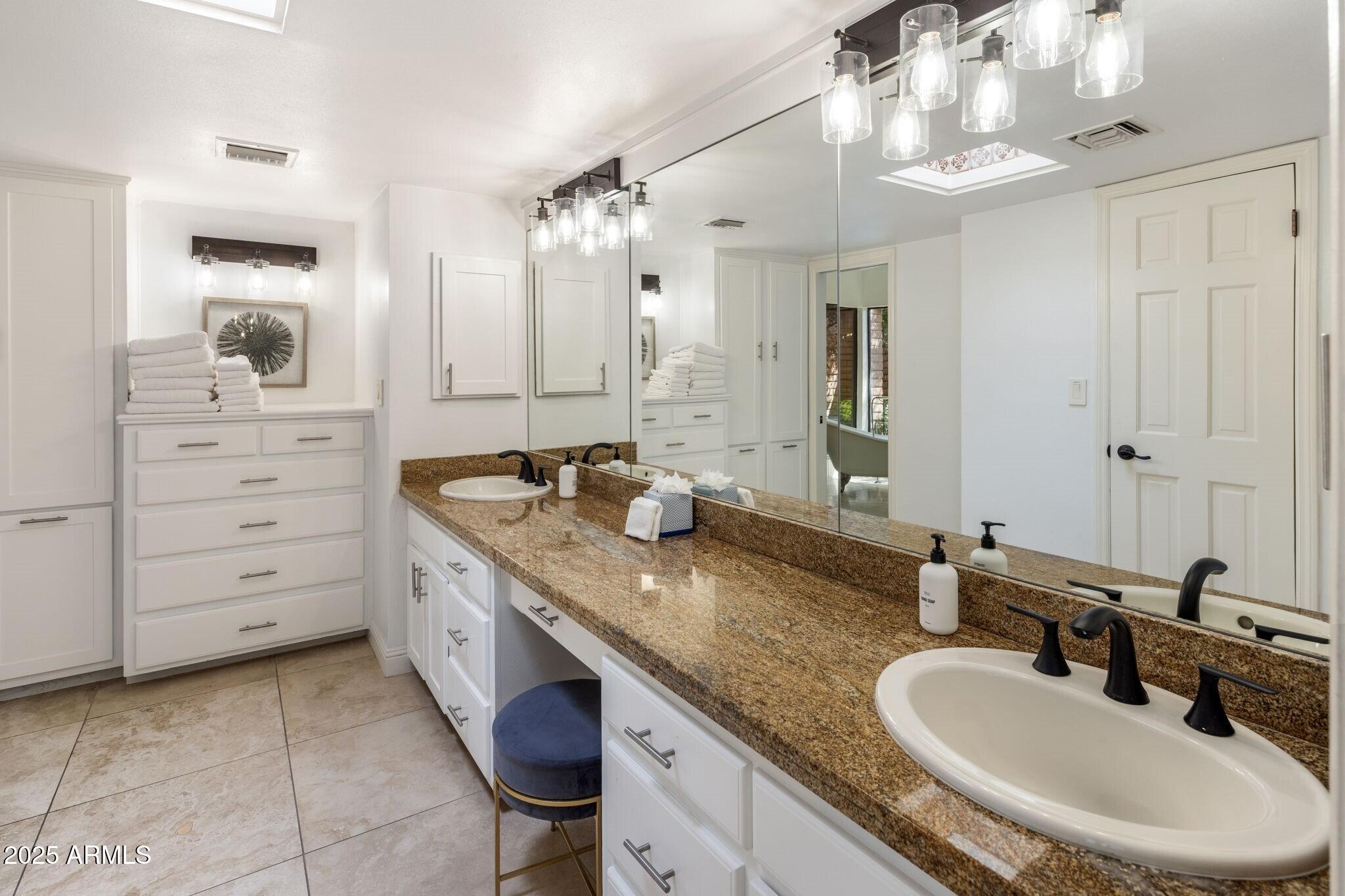 4737 E Valley Vista Lane