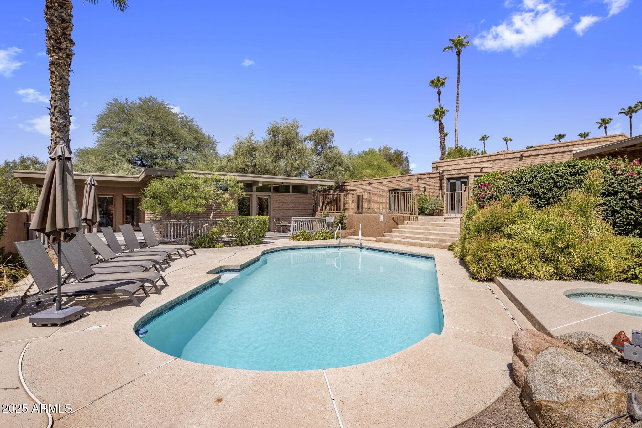 4737 E Valley Vista Lane