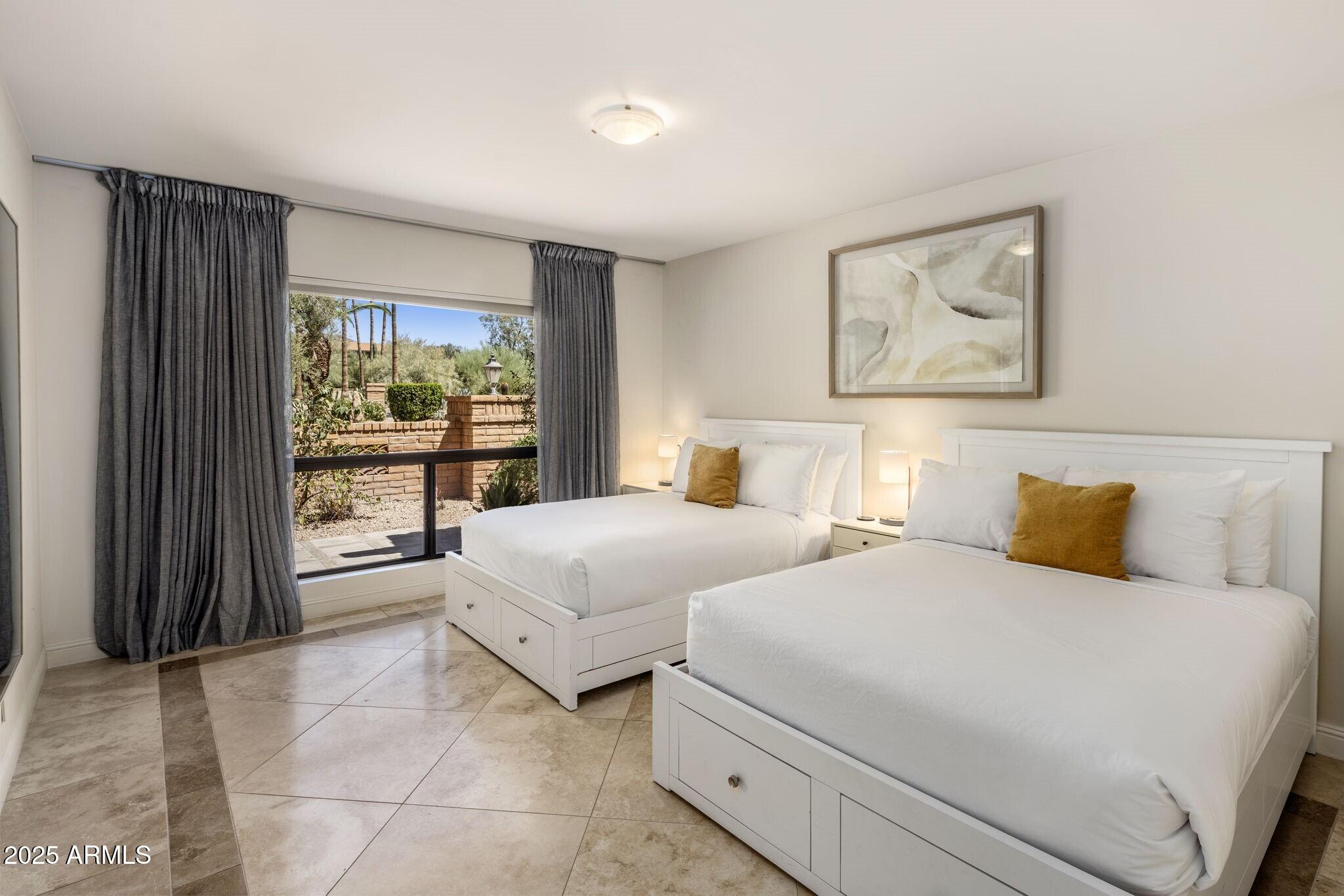 4737 E Valley Vista Lane
