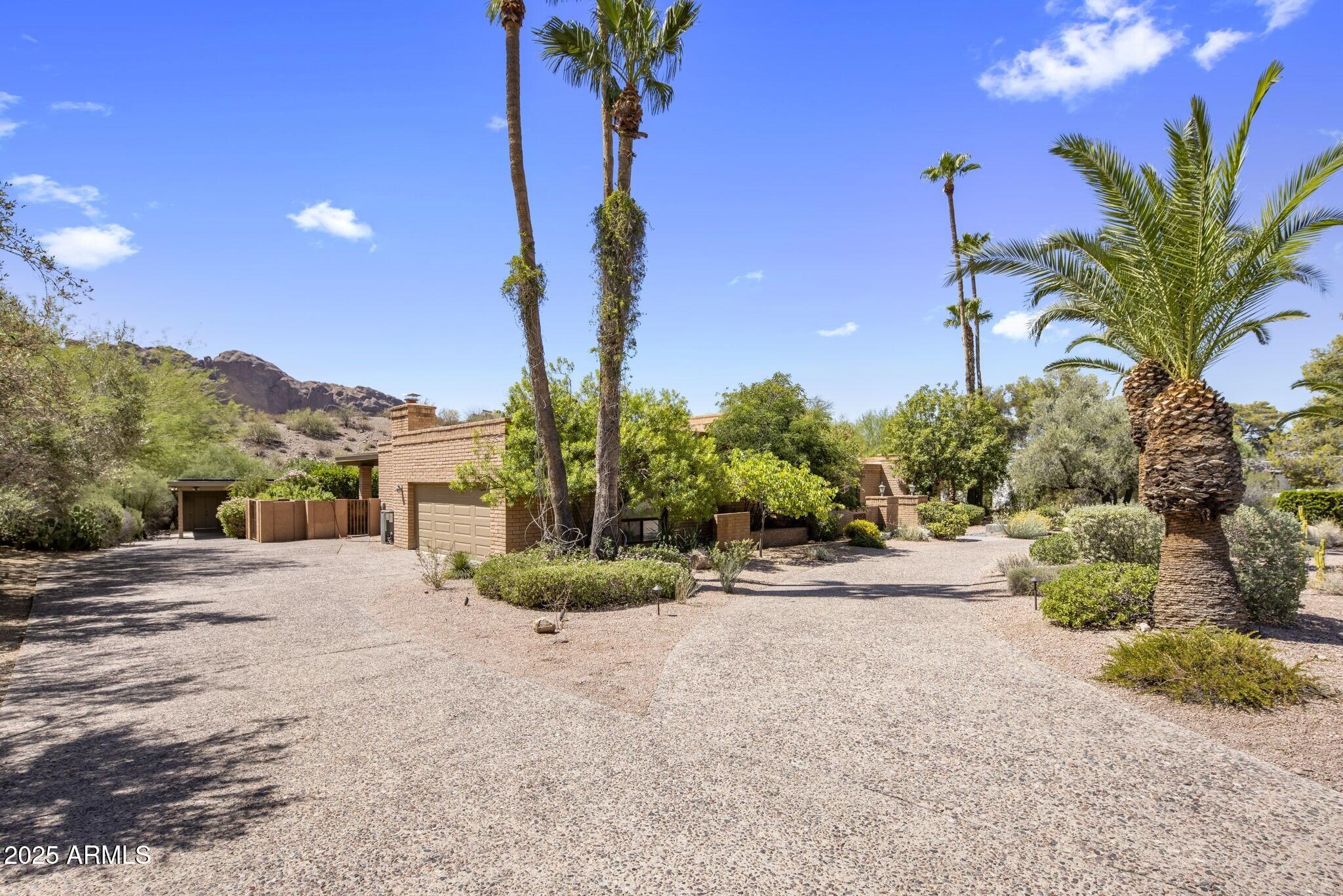 4737 E Valley Vista Lane
