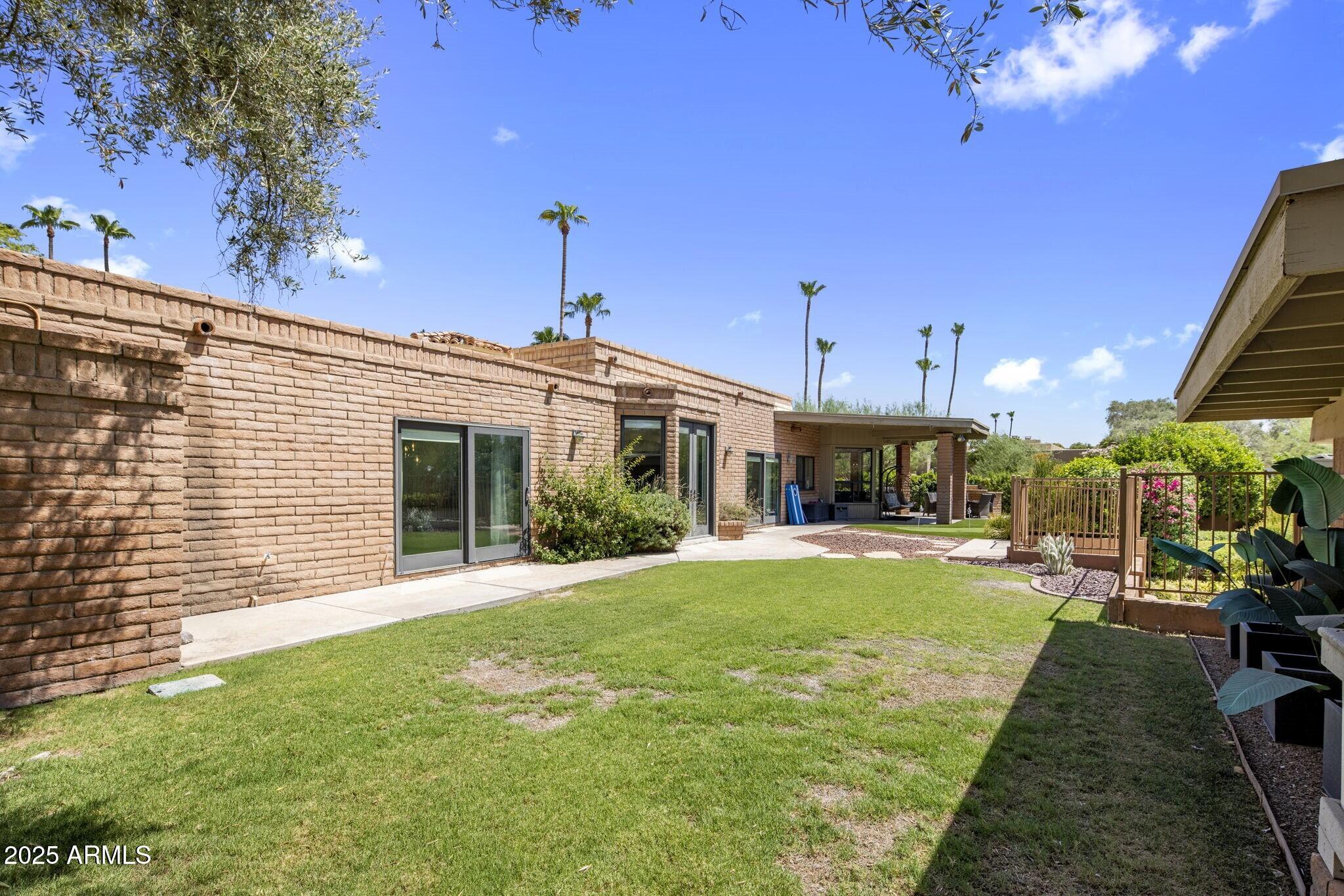 4737 E Valley Vista Lane