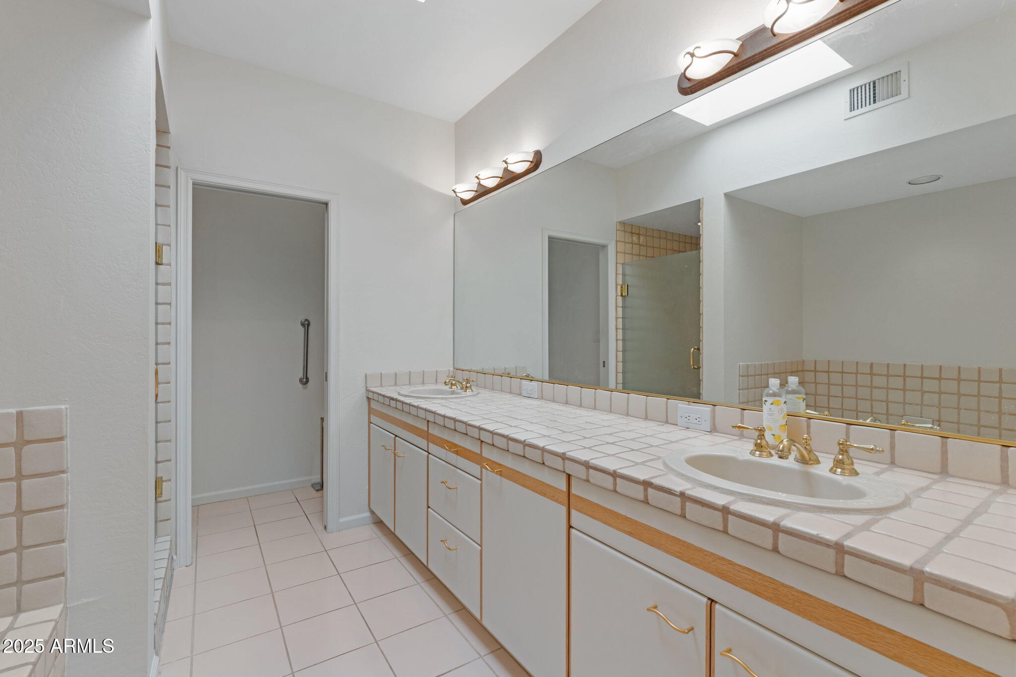 8510 E VISTA BONITA Drive