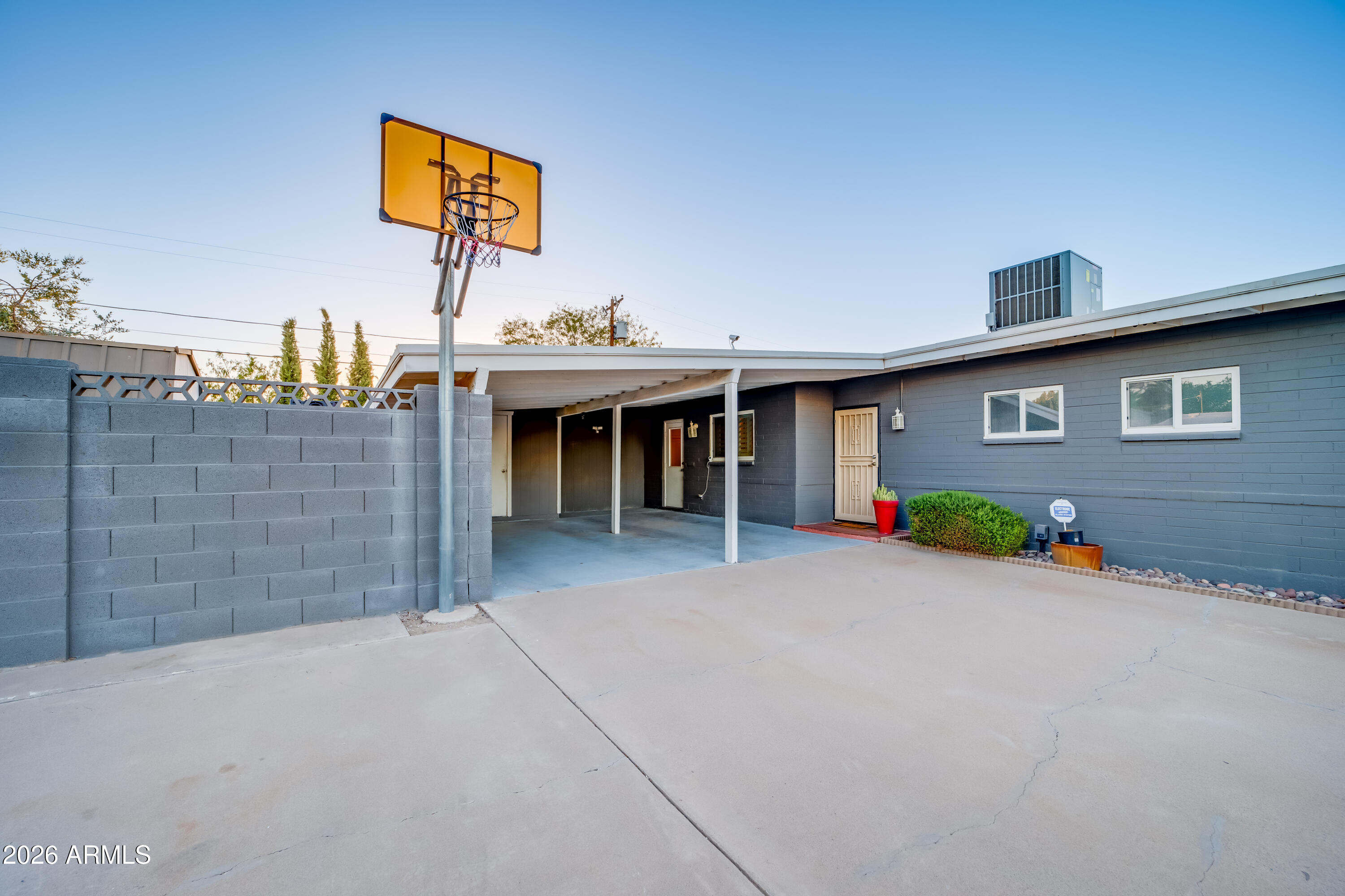 2624 N 68TH Place