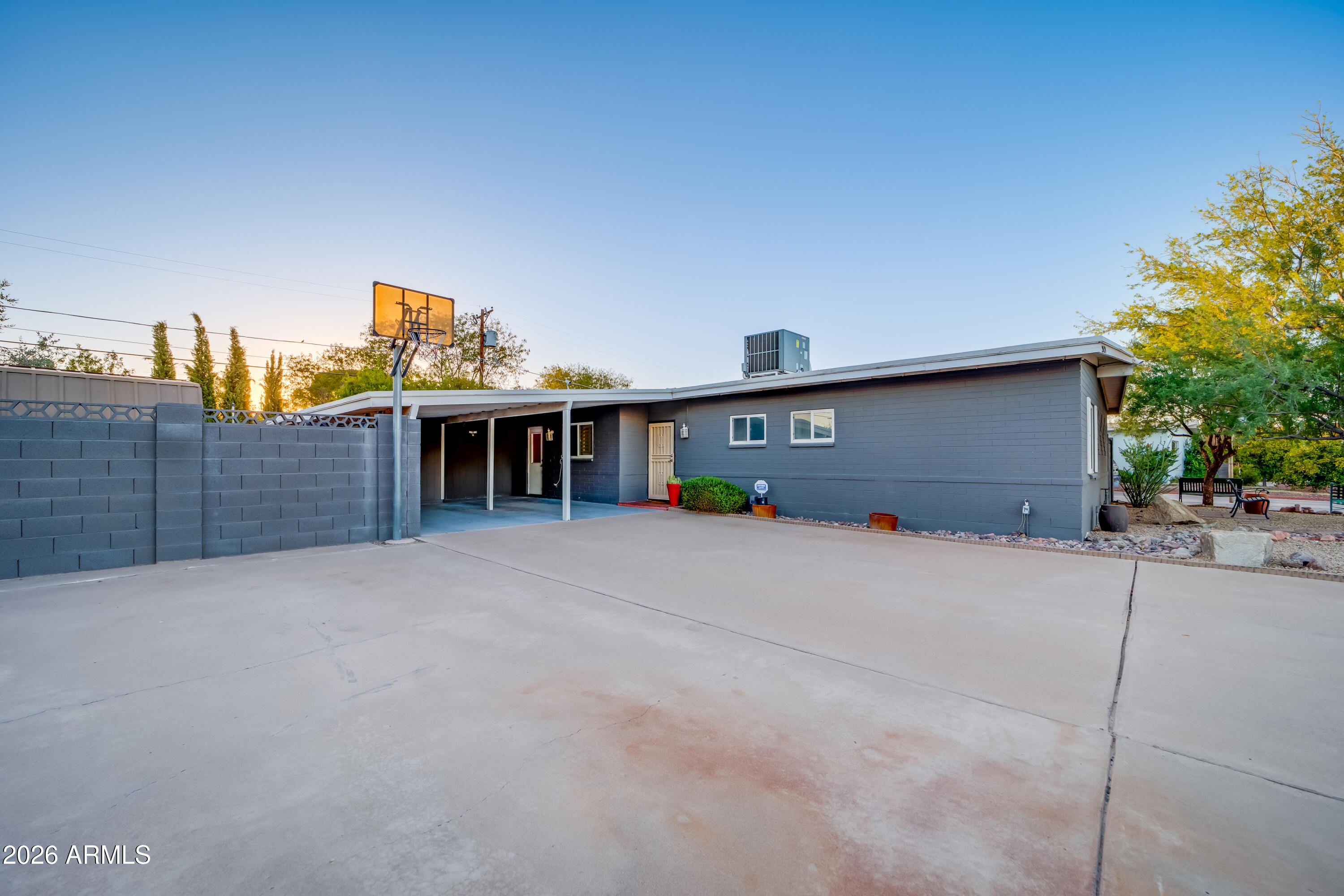 2624 N 68TH Place