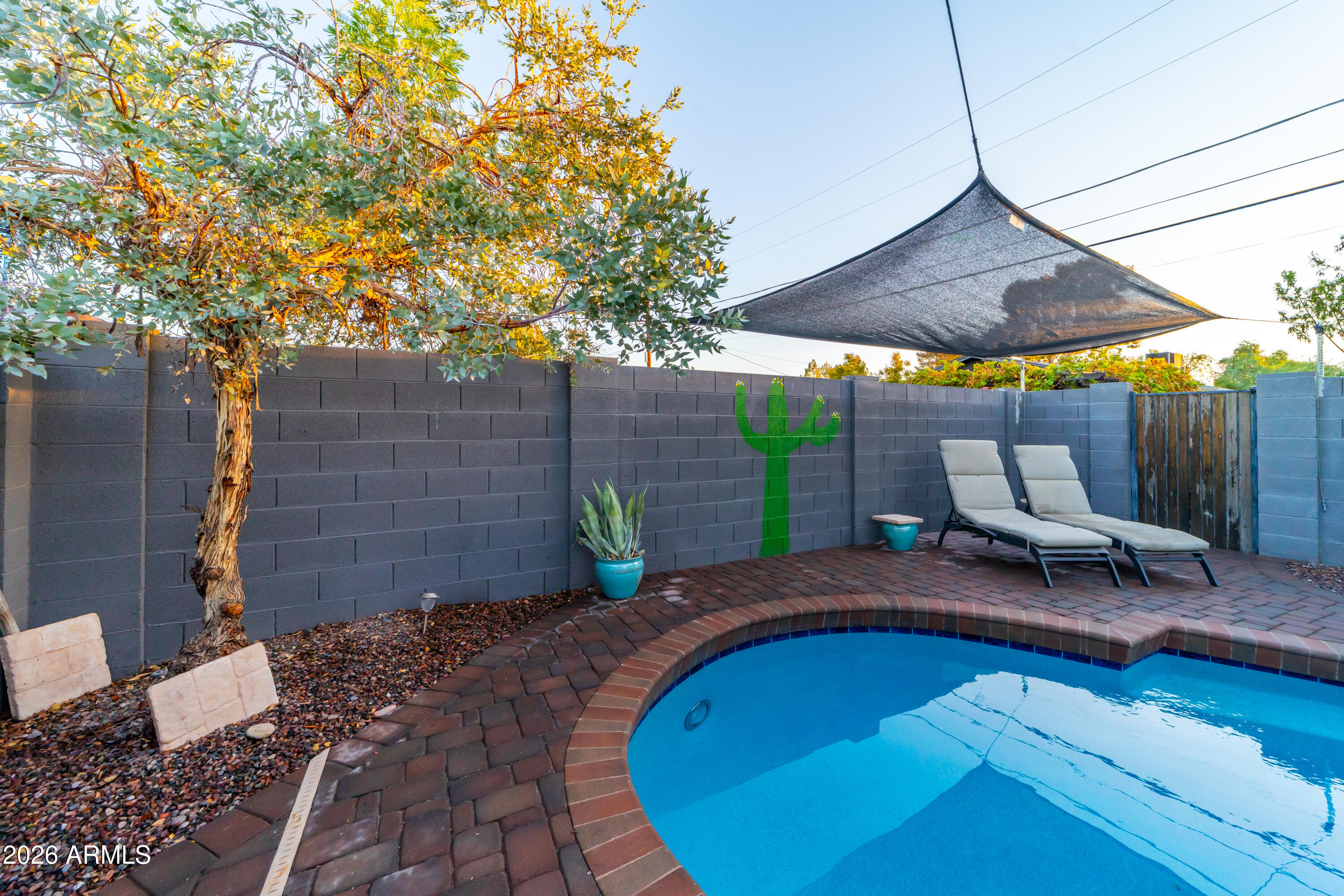 2624 N 68TH Place