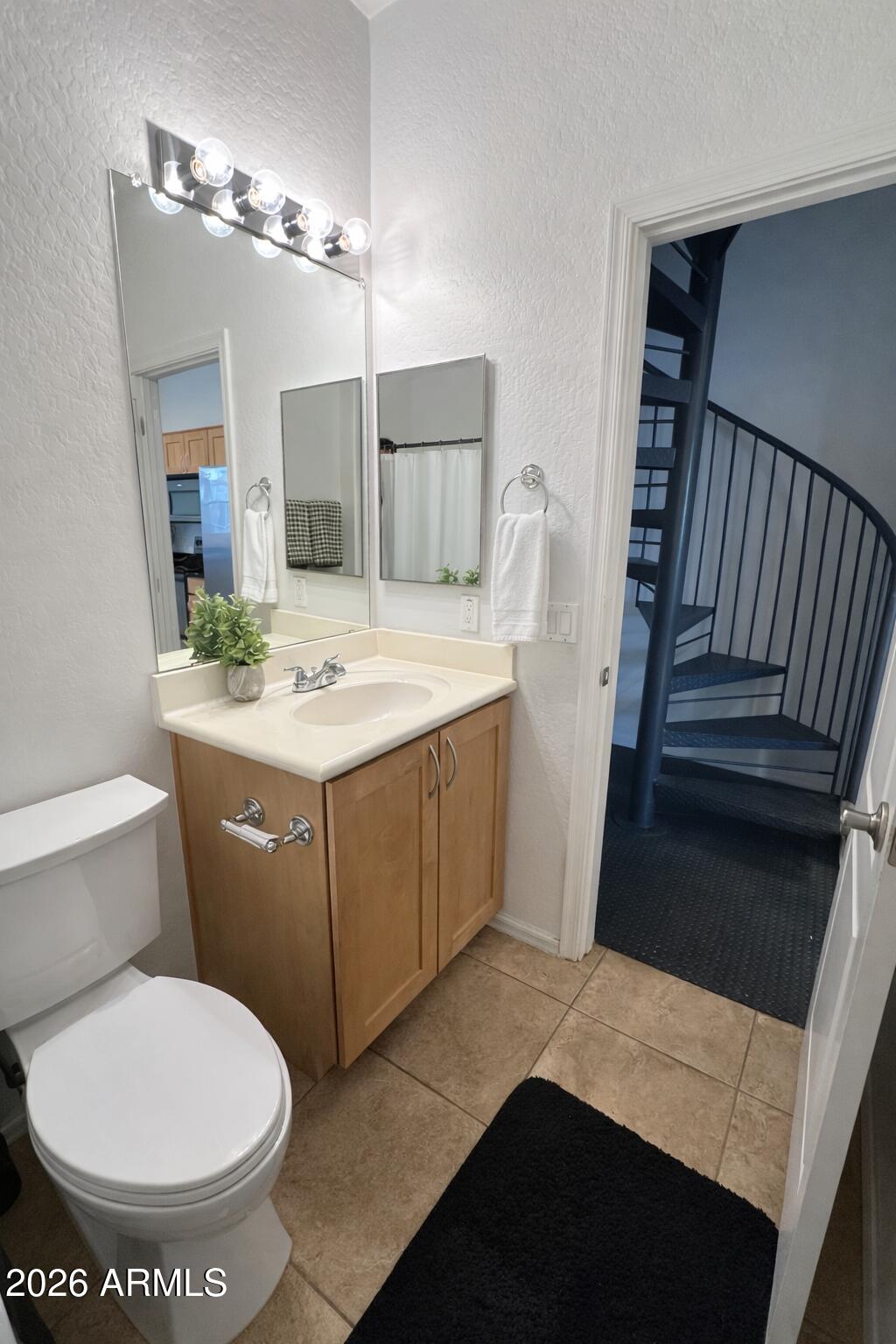 2264 E HUNTINGTON Drive