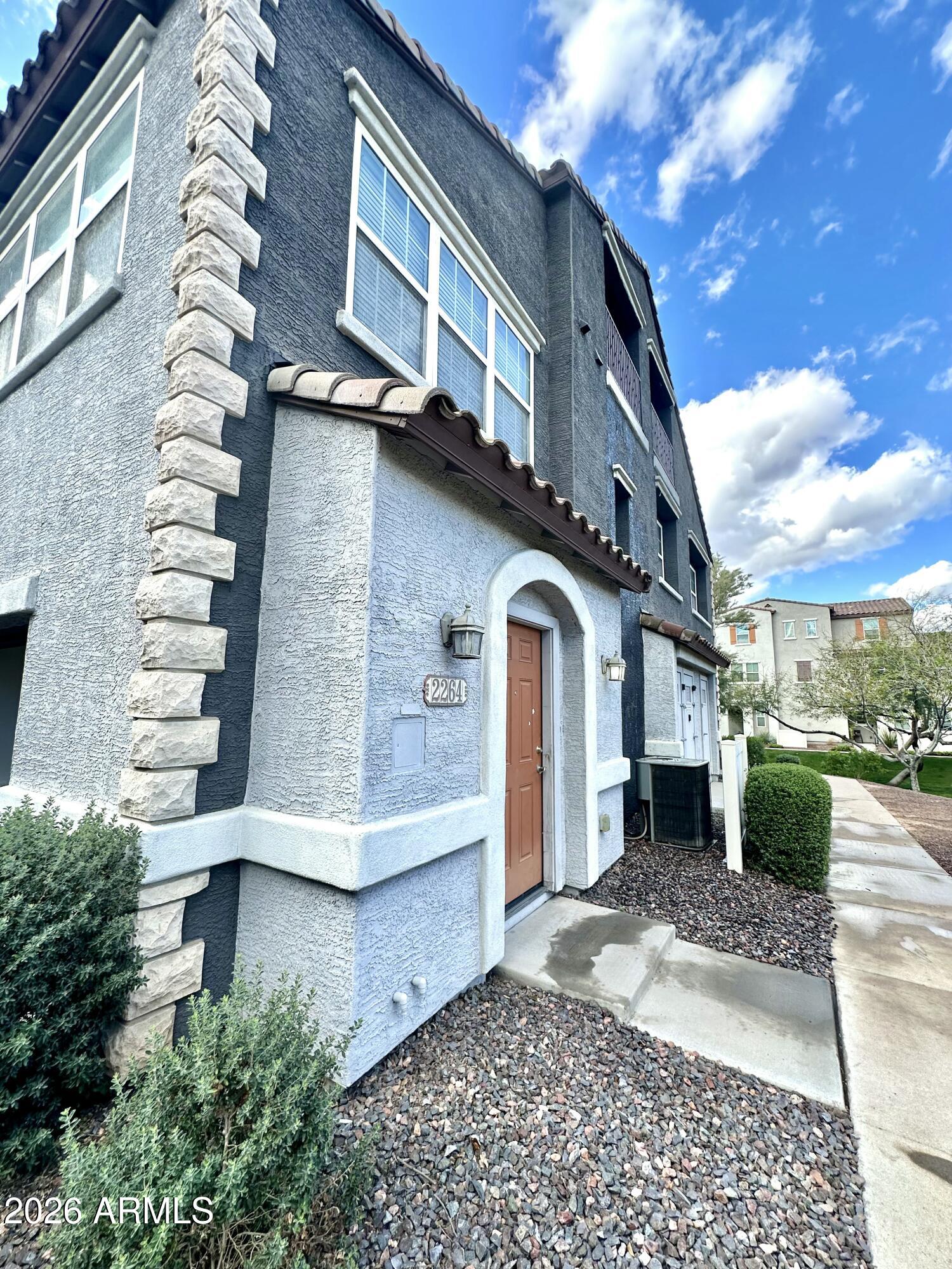 2264 E HUNTINGTON Drive