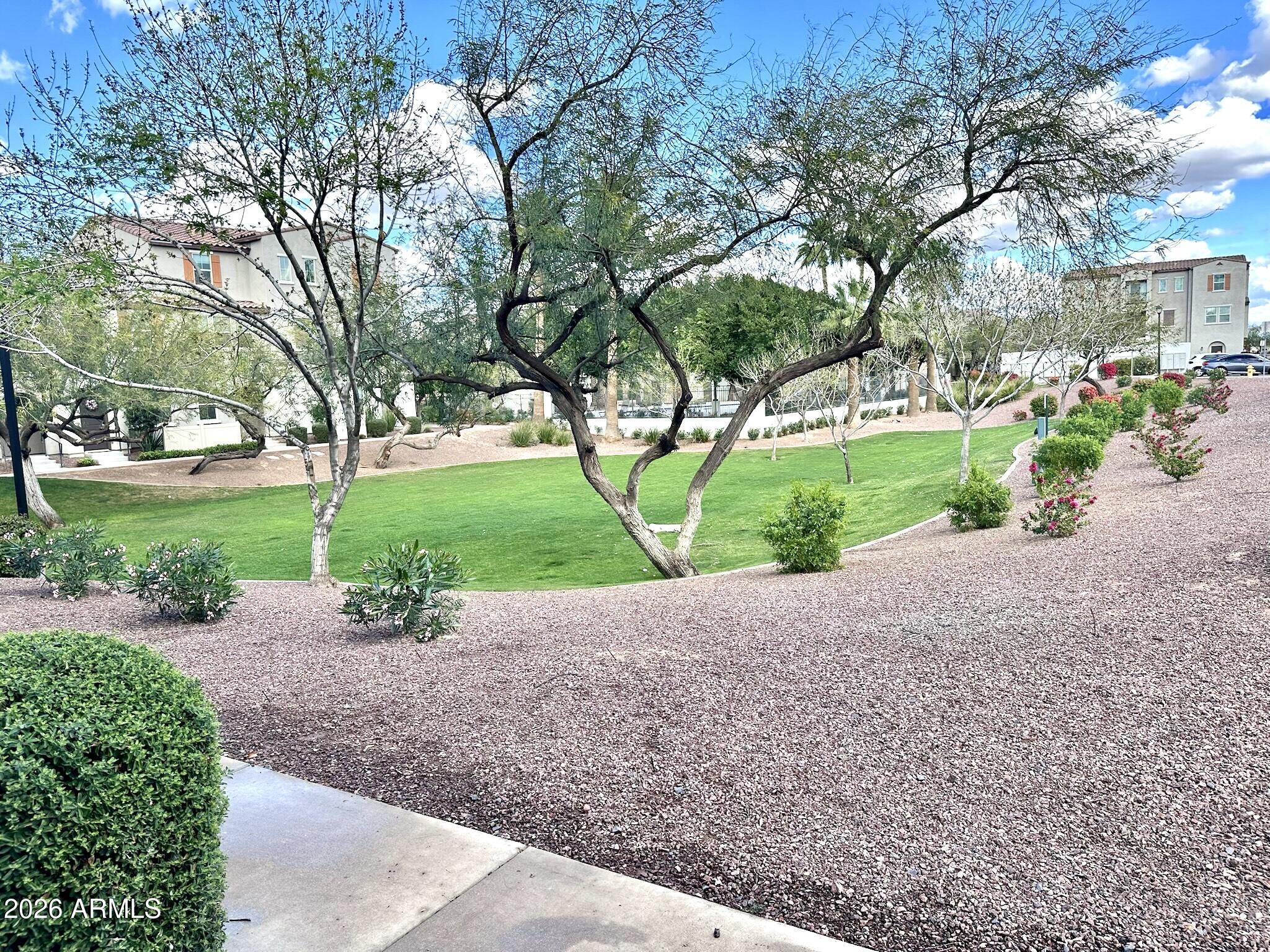 2264 E HUNTINGTON Drive