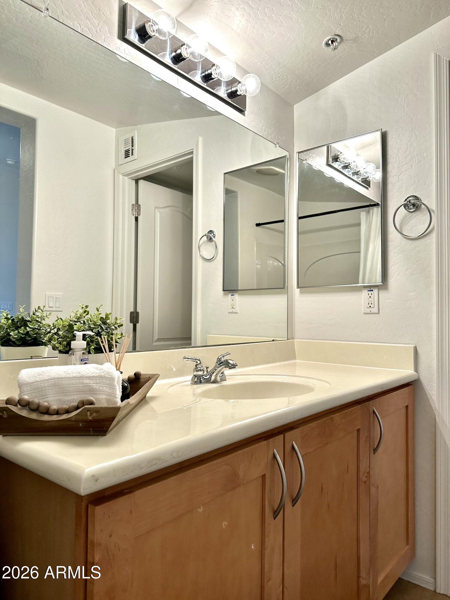 2264 E HUNTINGTON Drive