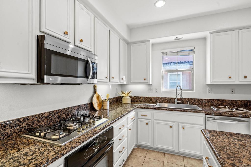 1295 Blue Jean Way 2