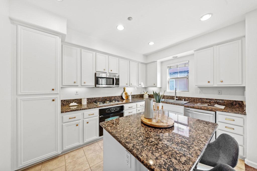 1295 Blue Jean Way 2