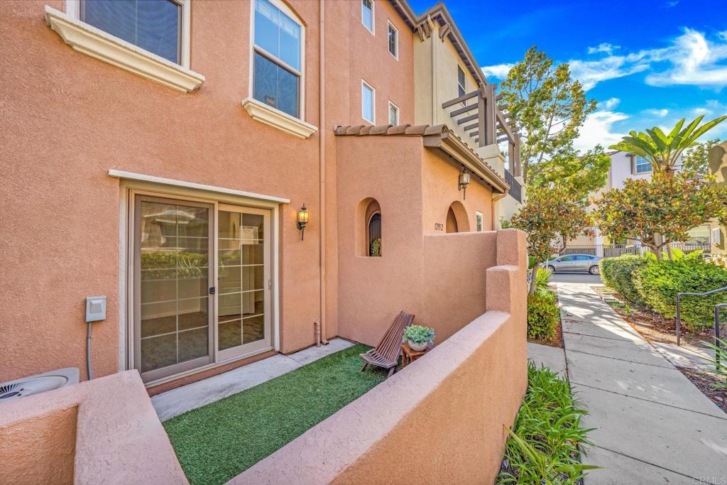 1295 Blue Jean Way 2