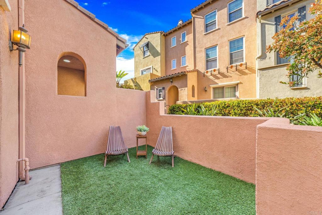 1295 Blue Jean Way 2