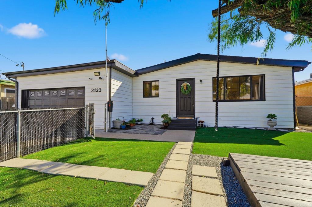 2123 Hemlock Avenue