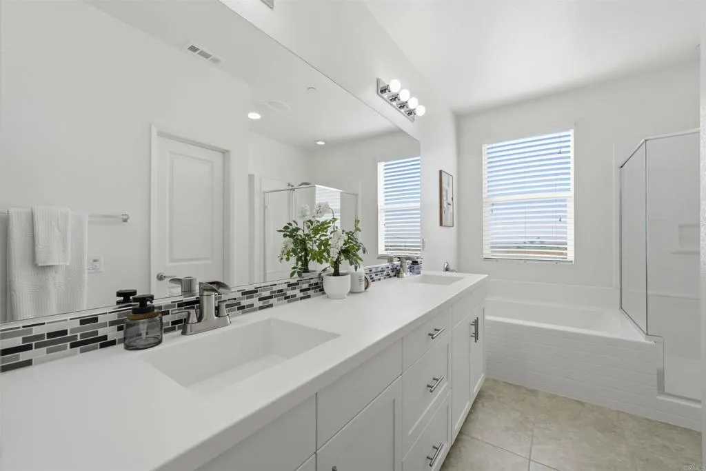 5425 San Robert