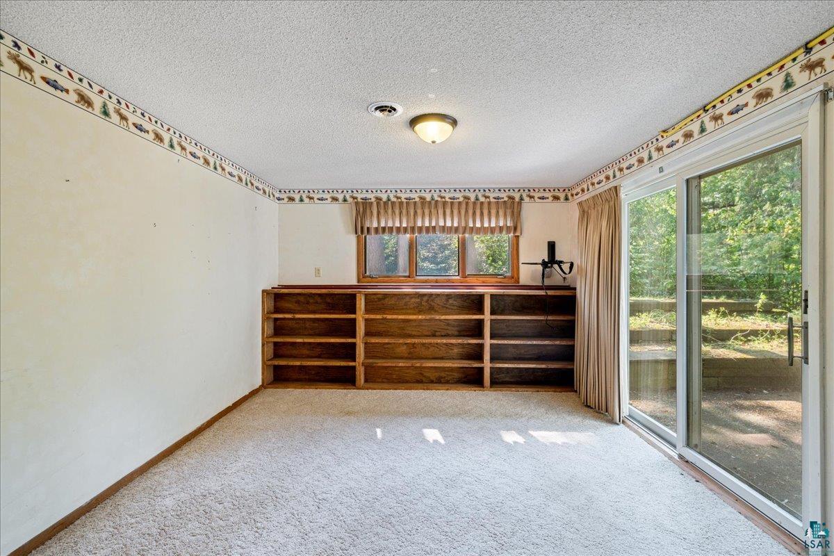 4401 Lakeside Dr