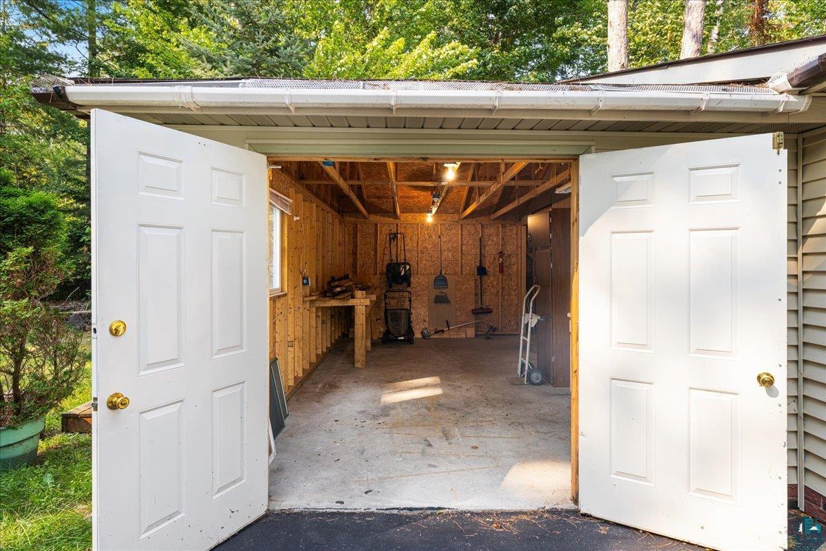 4401 Lakeside Dr