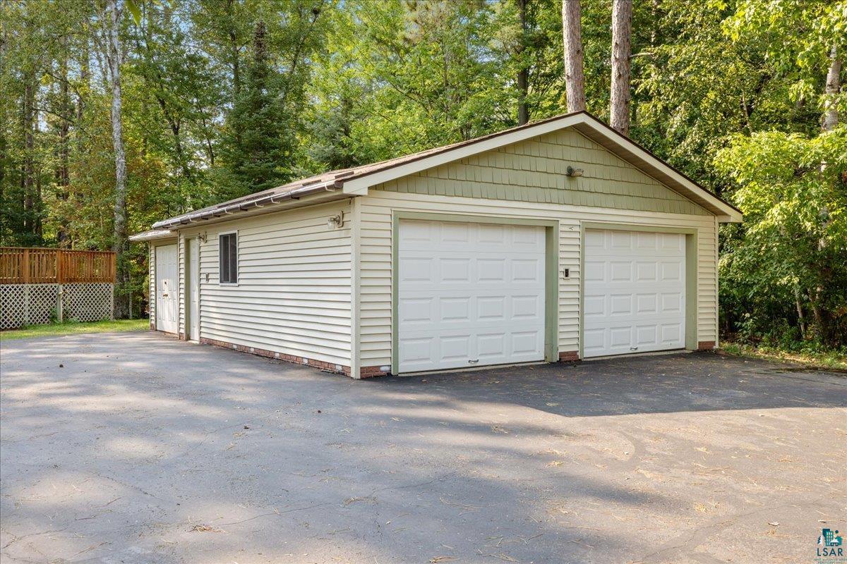 4401 Lakeside Dr
