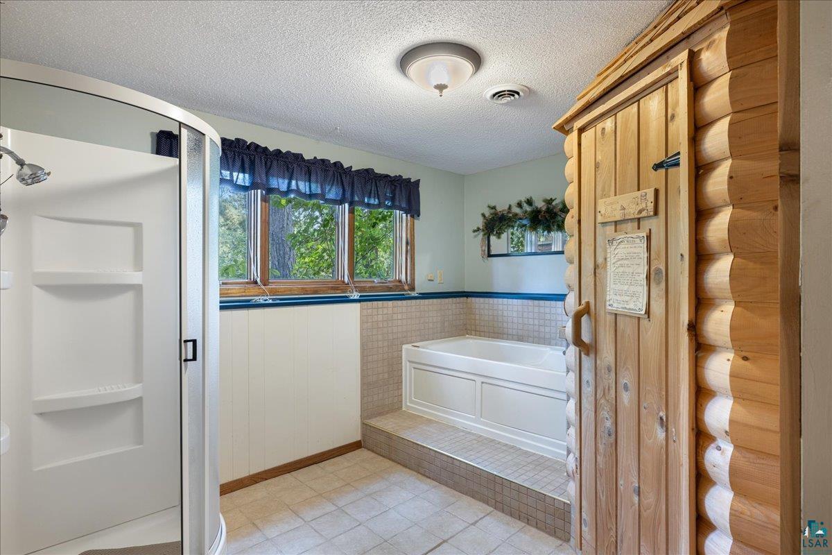 4401 Lakeside Dr