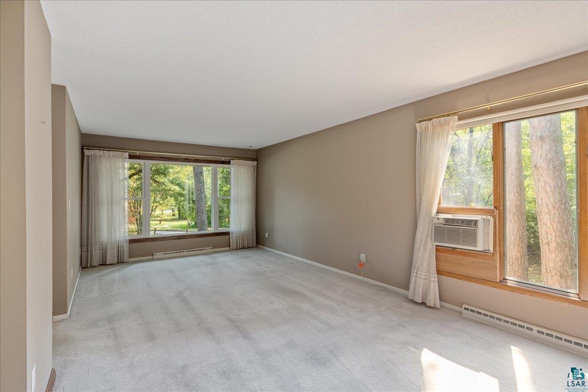 4401 Lakeside Dr